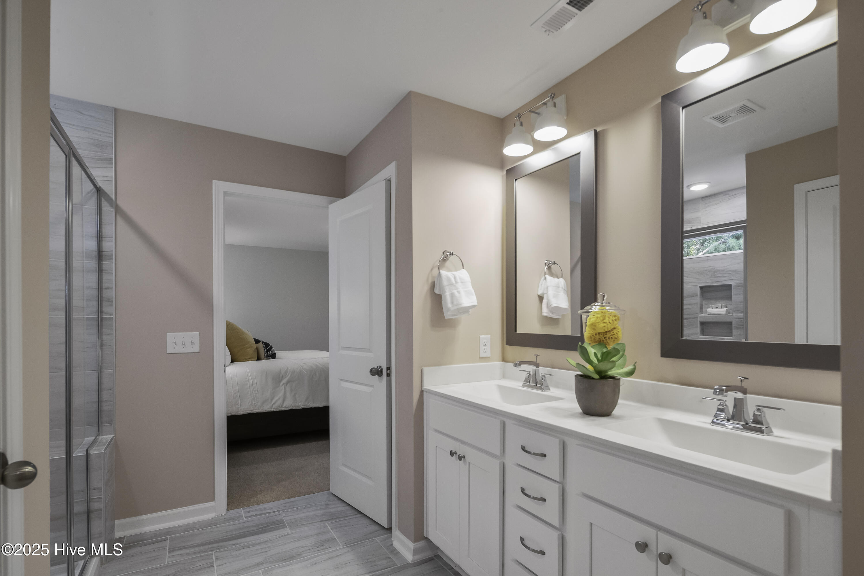 100522171 | Photo 10