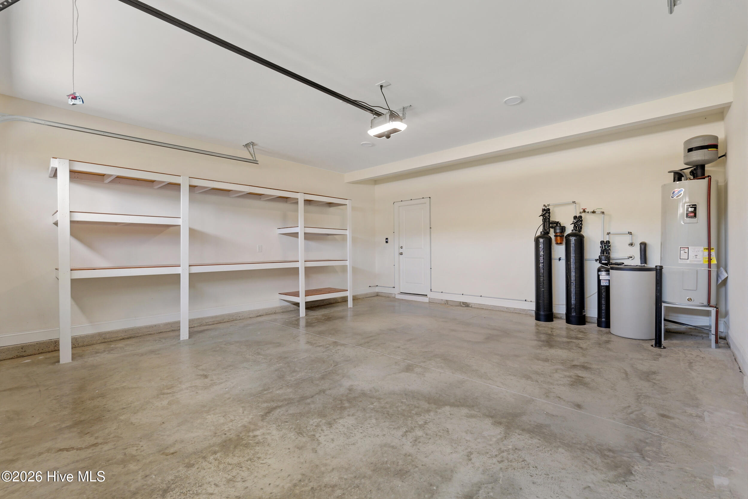 100570629 | Photo 38