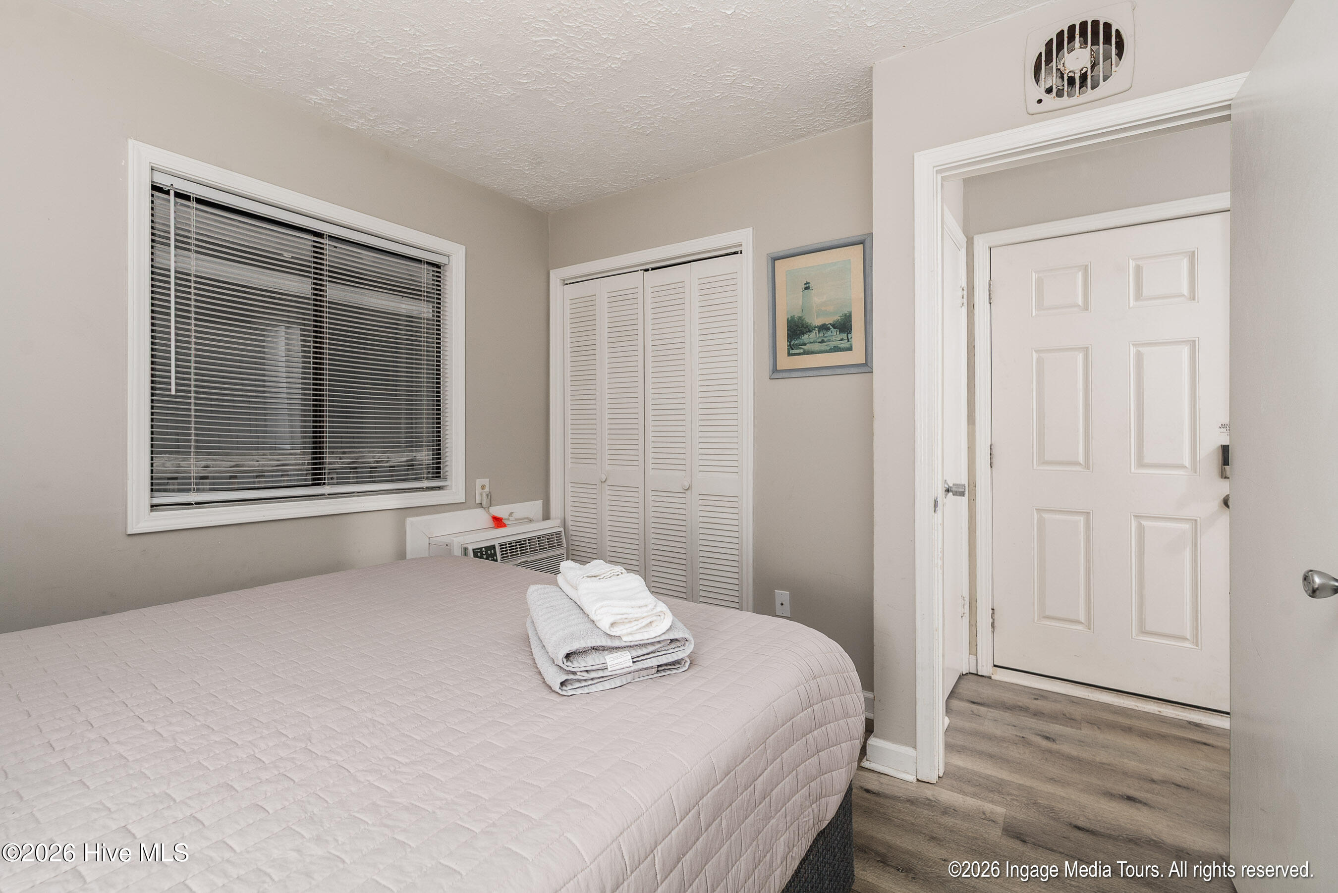 100548568 | Photo 11