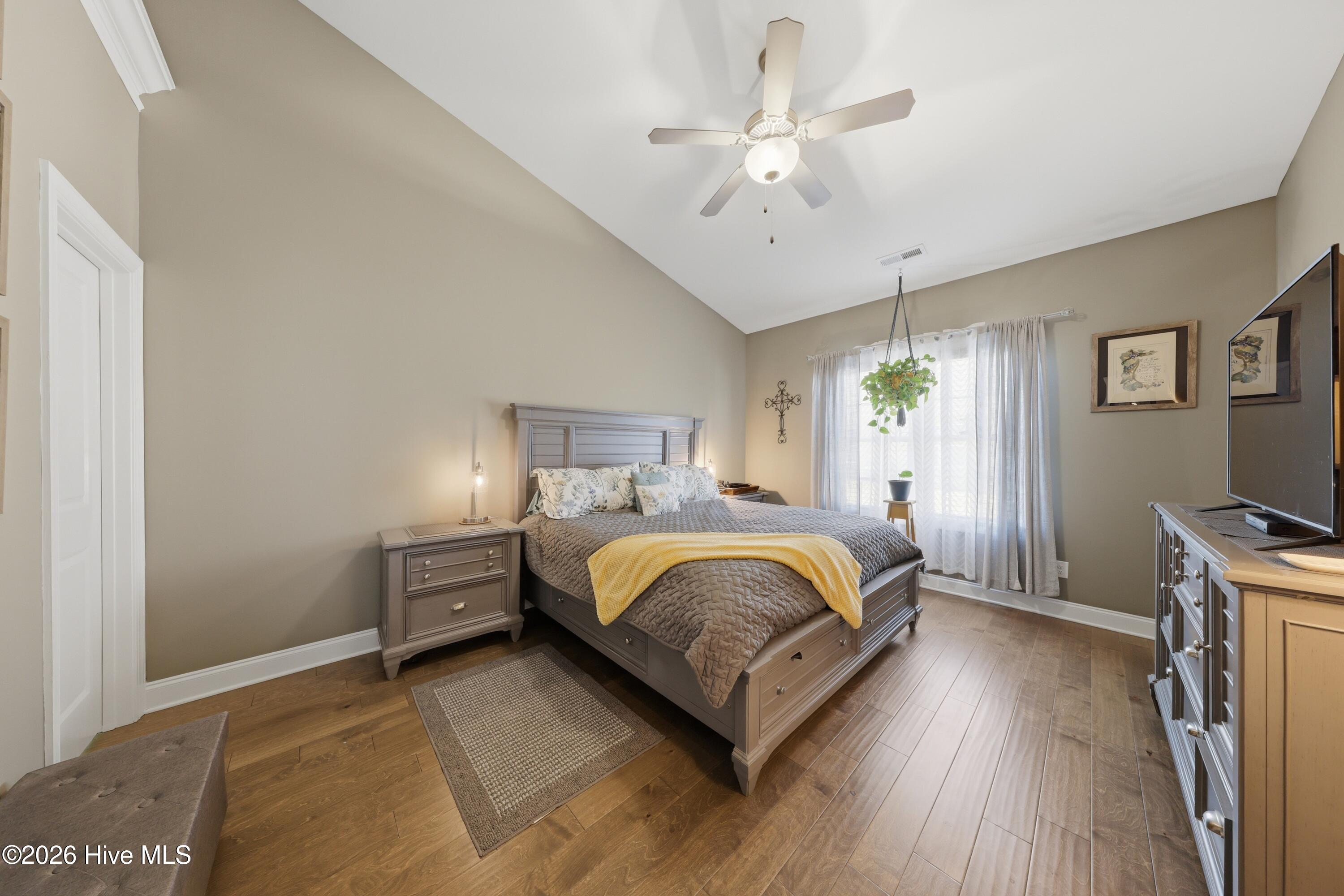 100561960 | Photo 17