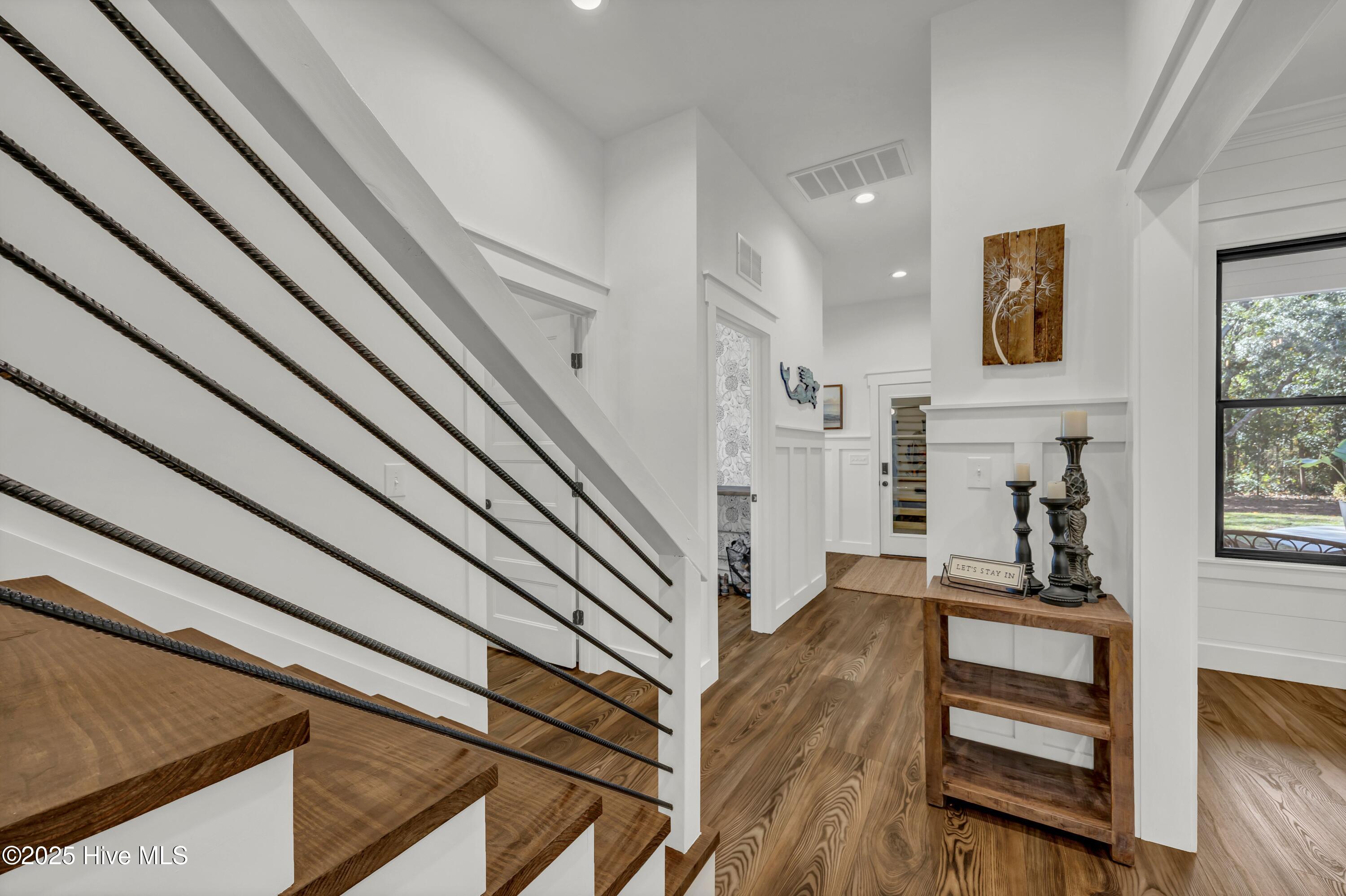 100543127 | Photo 23