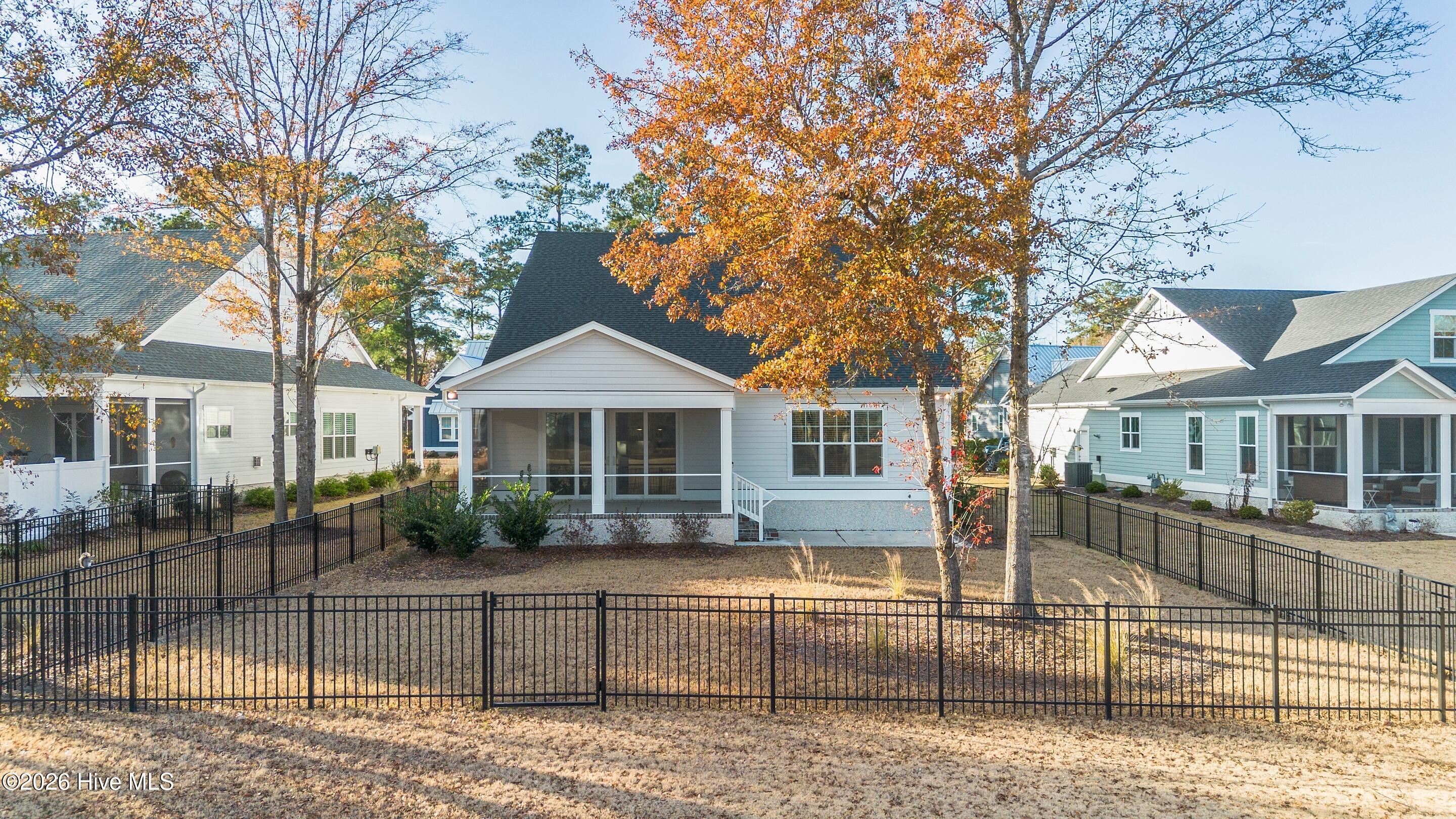 100549820 | Photo 31