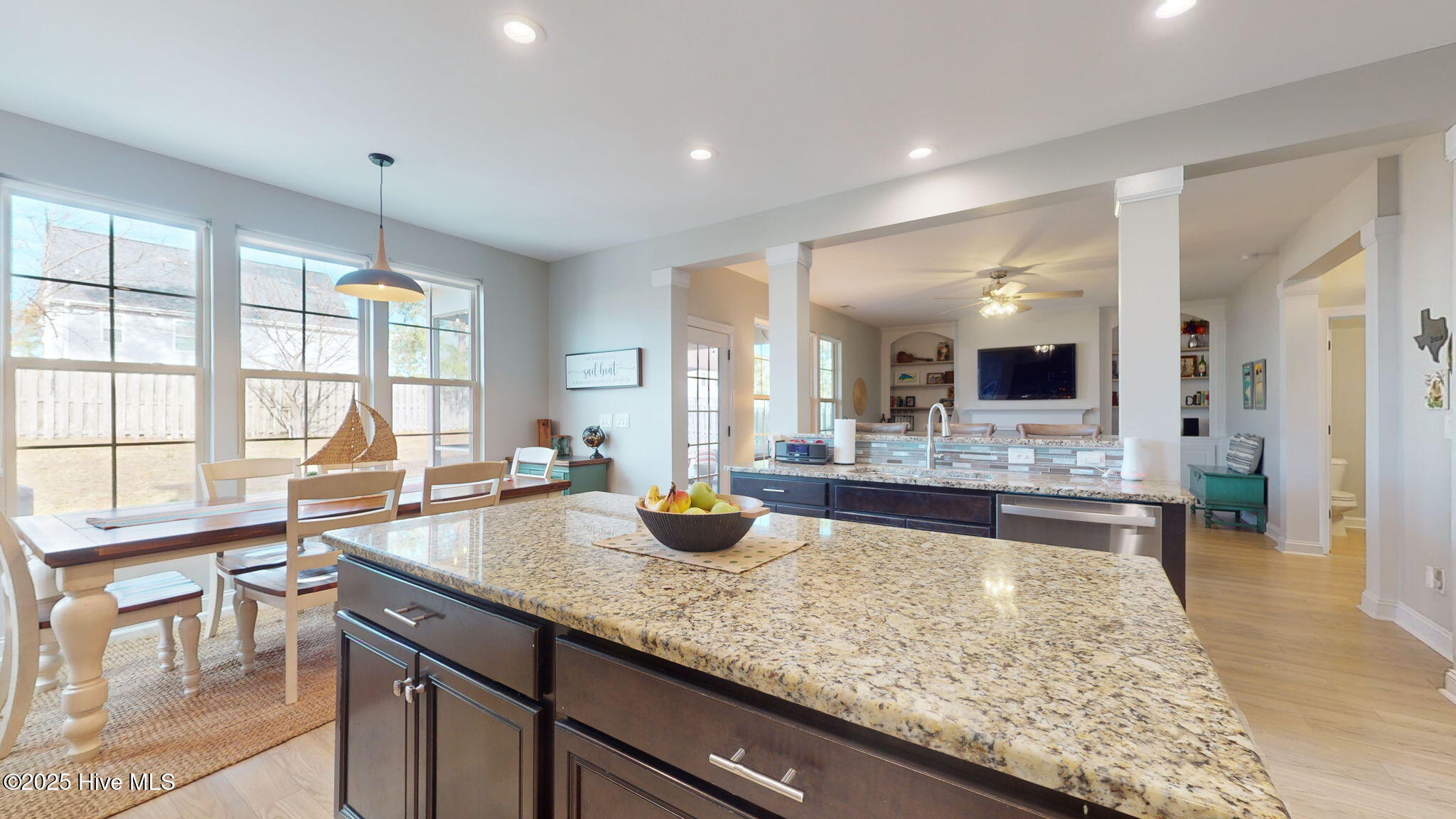 100530169 | Photo 35