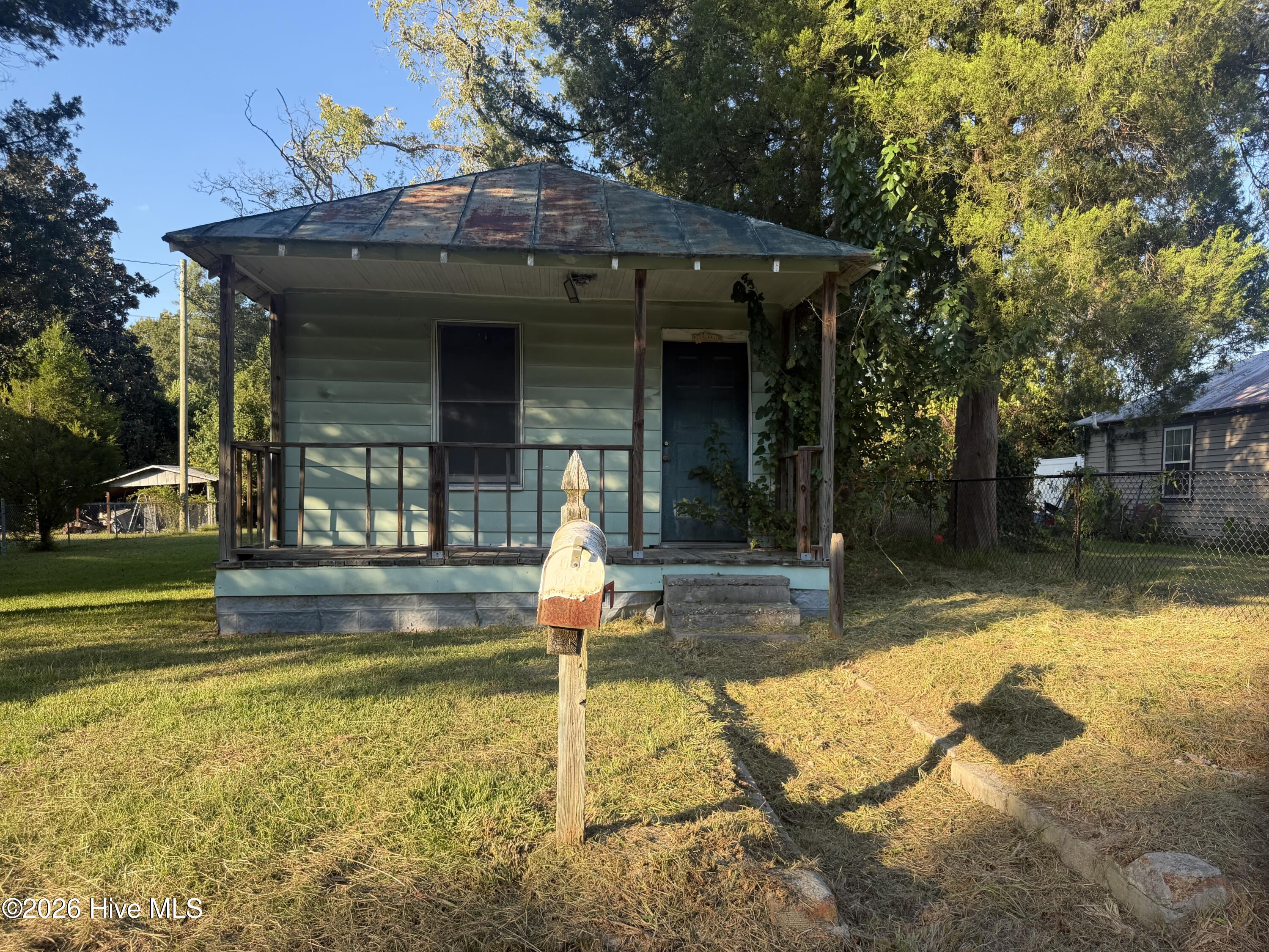 Photo 2 of Single family home for sale at 2204 Oaks Rd, New Bern, NC 28560 | MLS# 100608105 | Listing updated on 2026-10-05