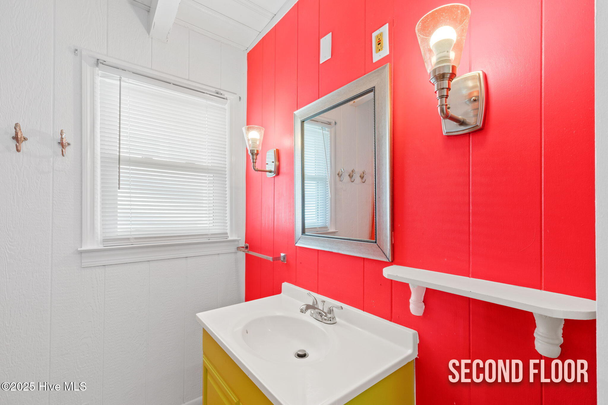 100532124 | Photo 26