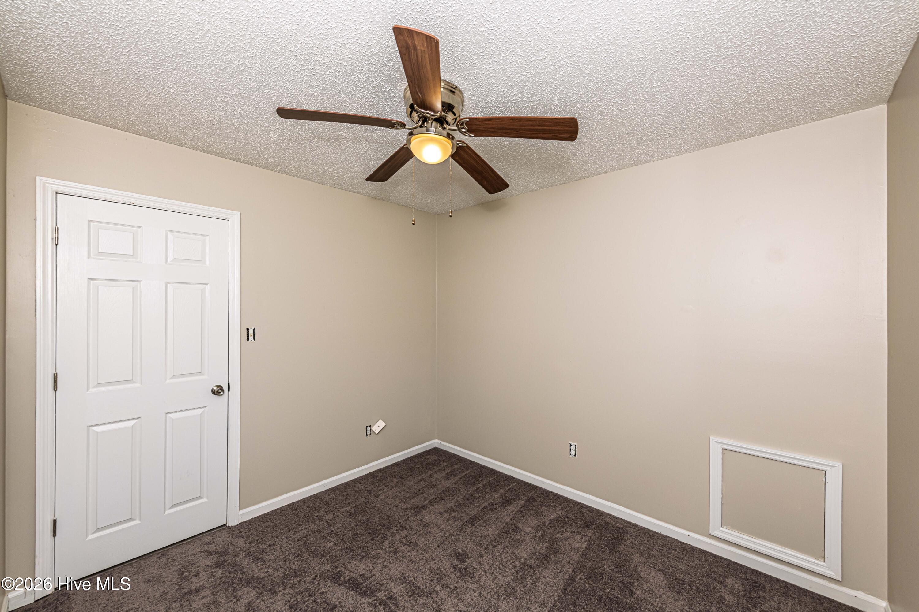 100568422 | Photo 46