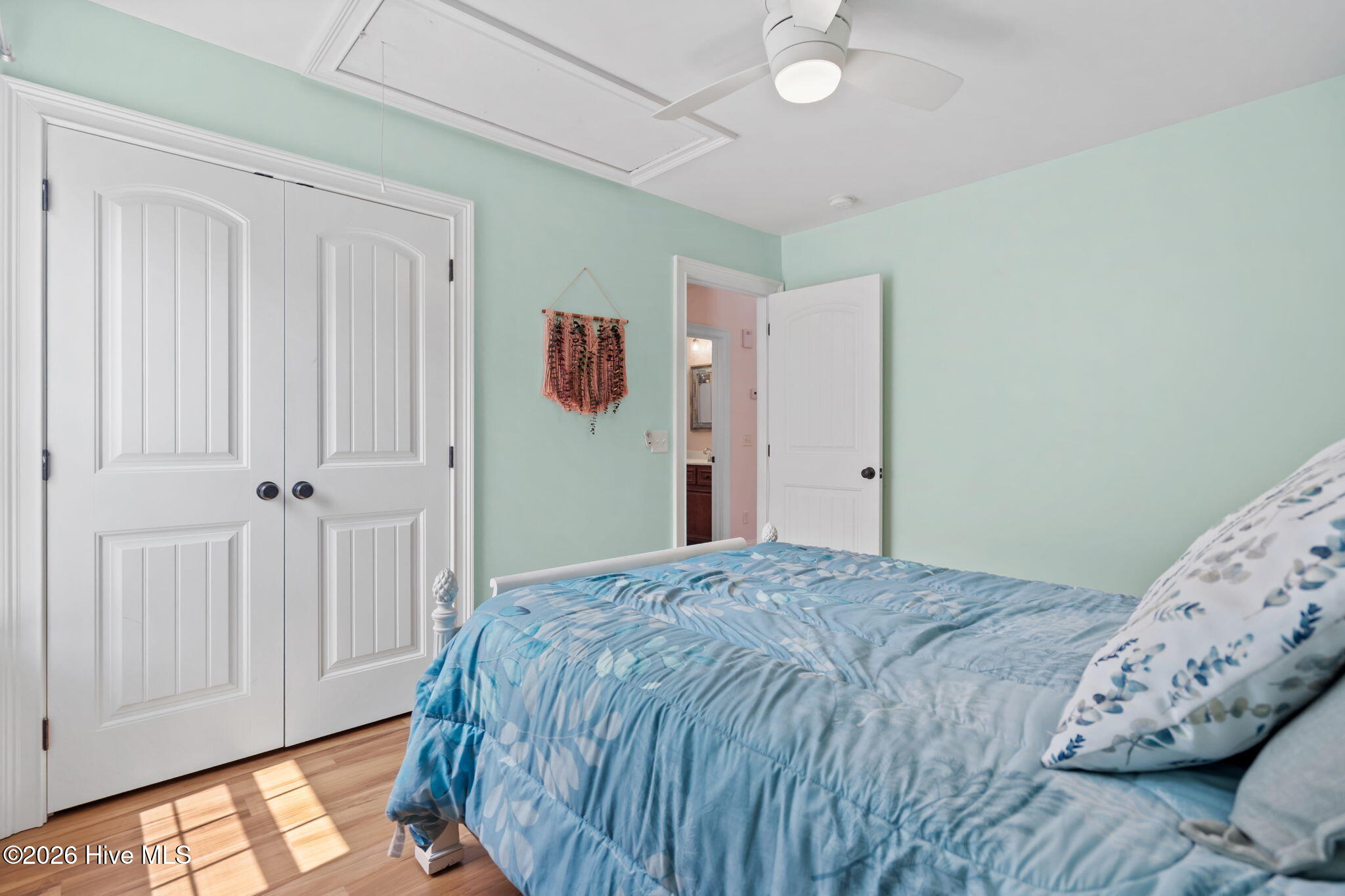 100566759 | Photo 35