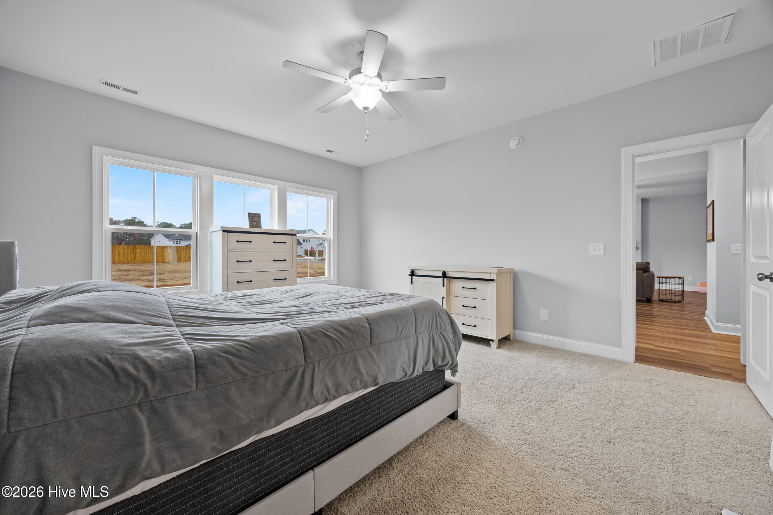 100552292 | Photo 30