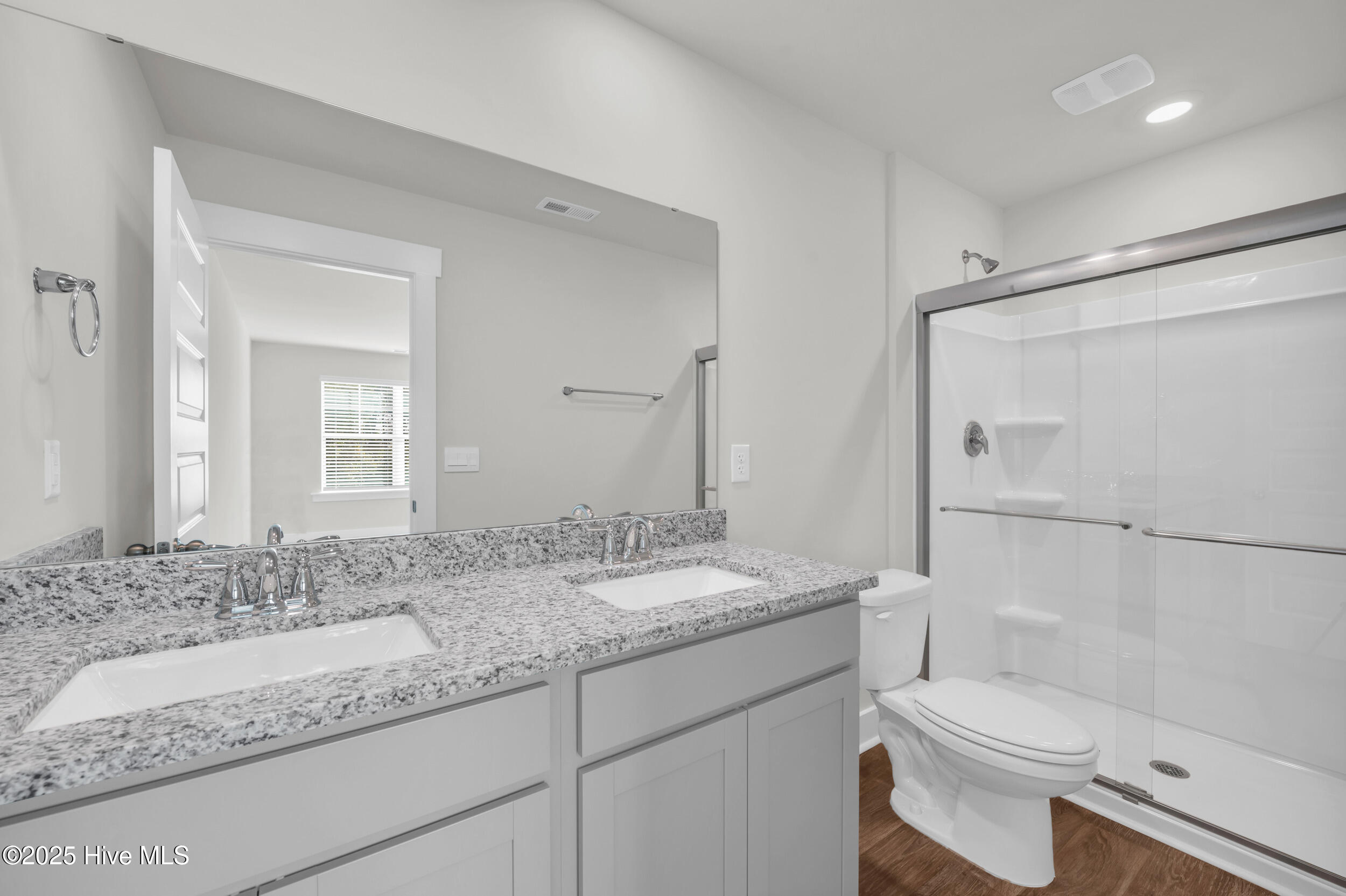 100539430 | Photo 18