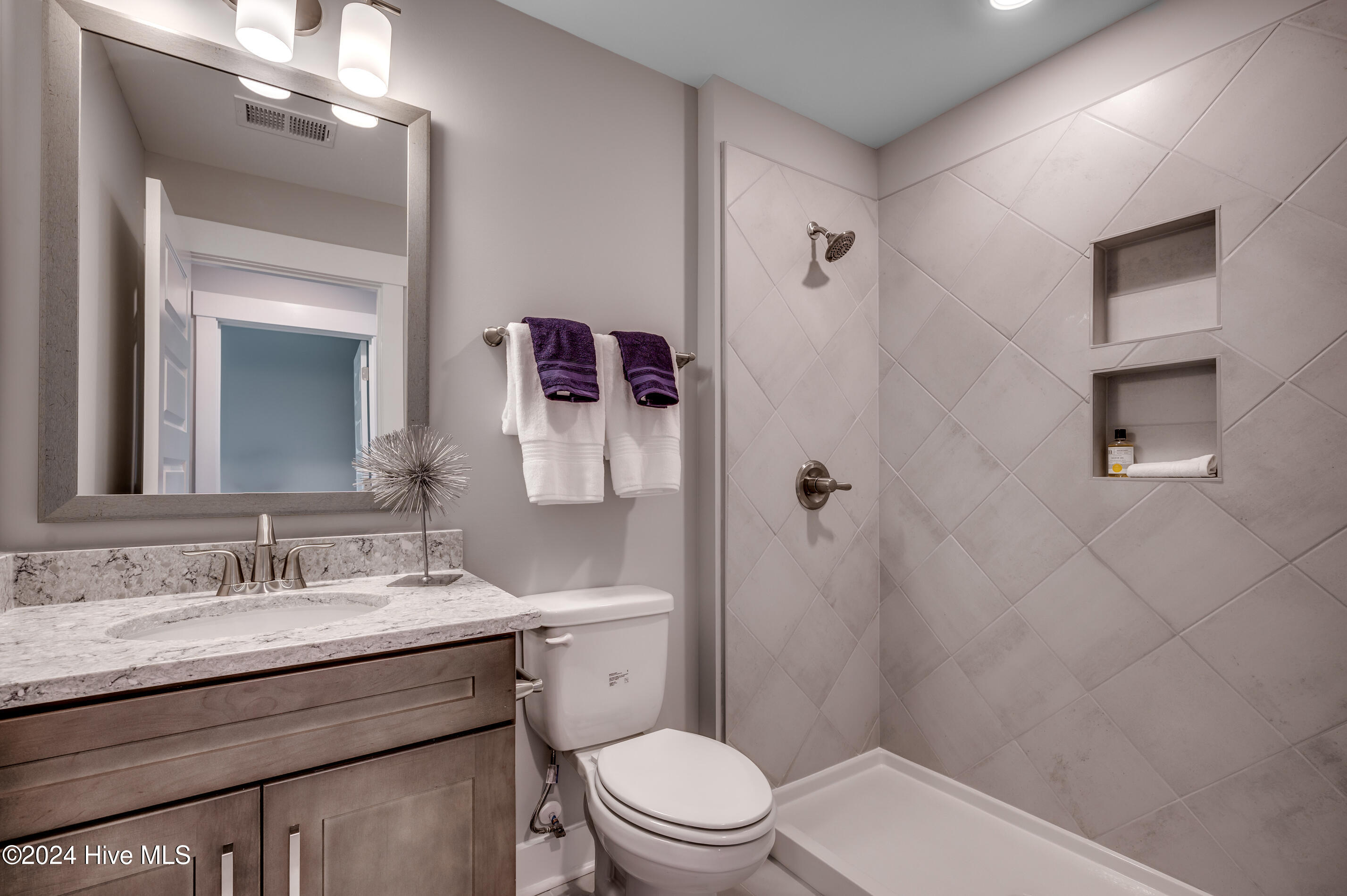 100547681 | Photo 18