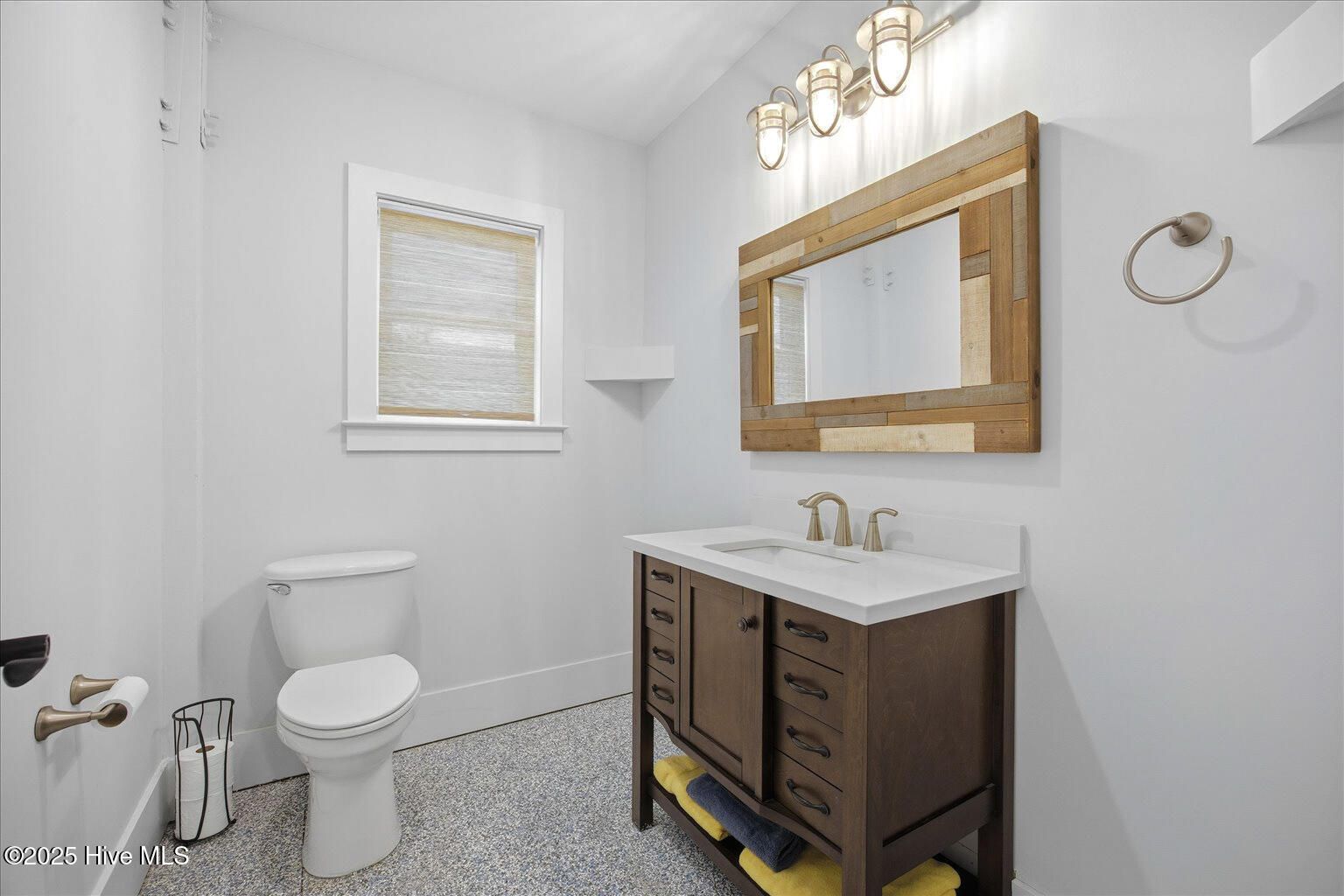 100546742 | Photo 27