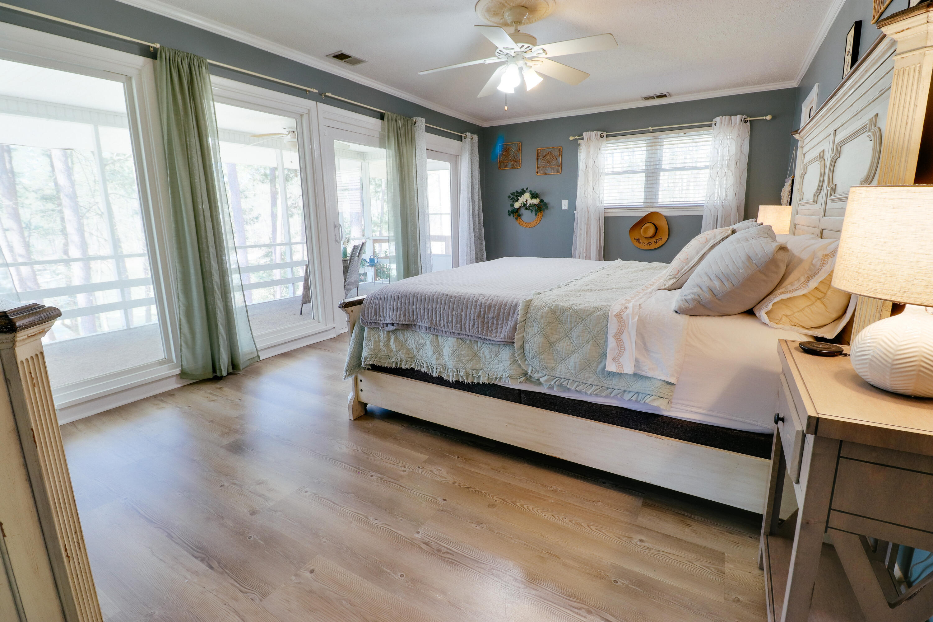 1061 Delaware Dr-20