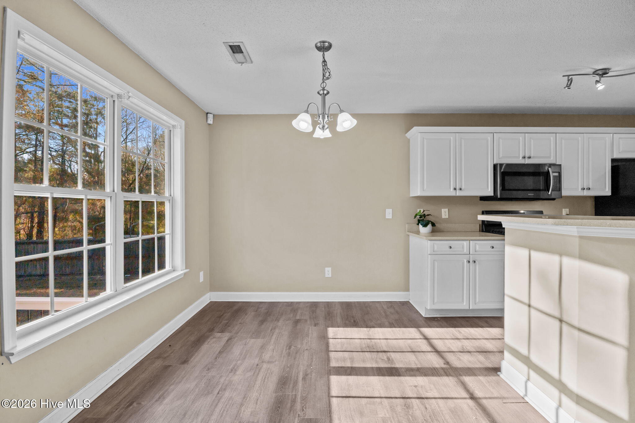 100522490 | Photo 18