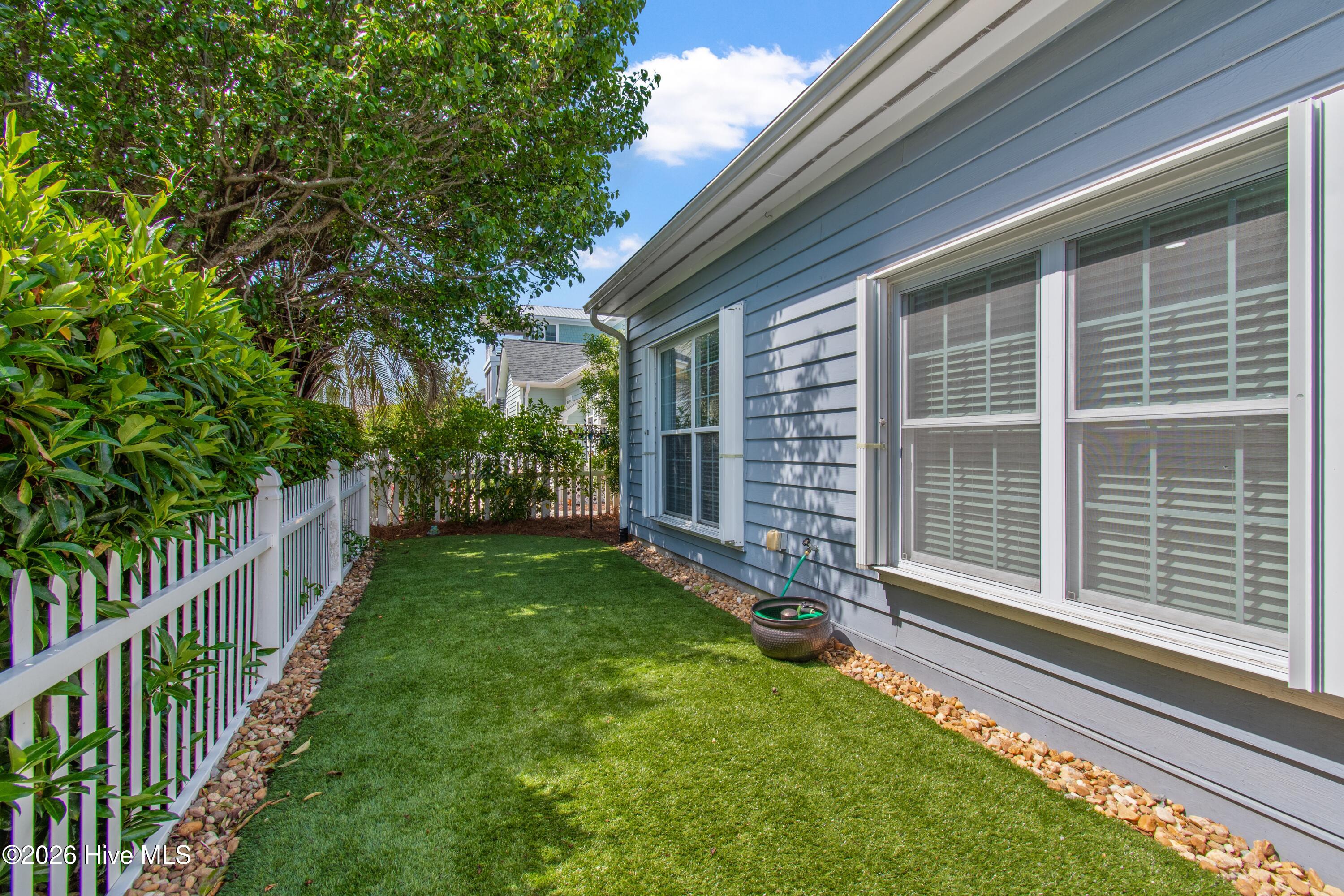 100570489 | Photo 51