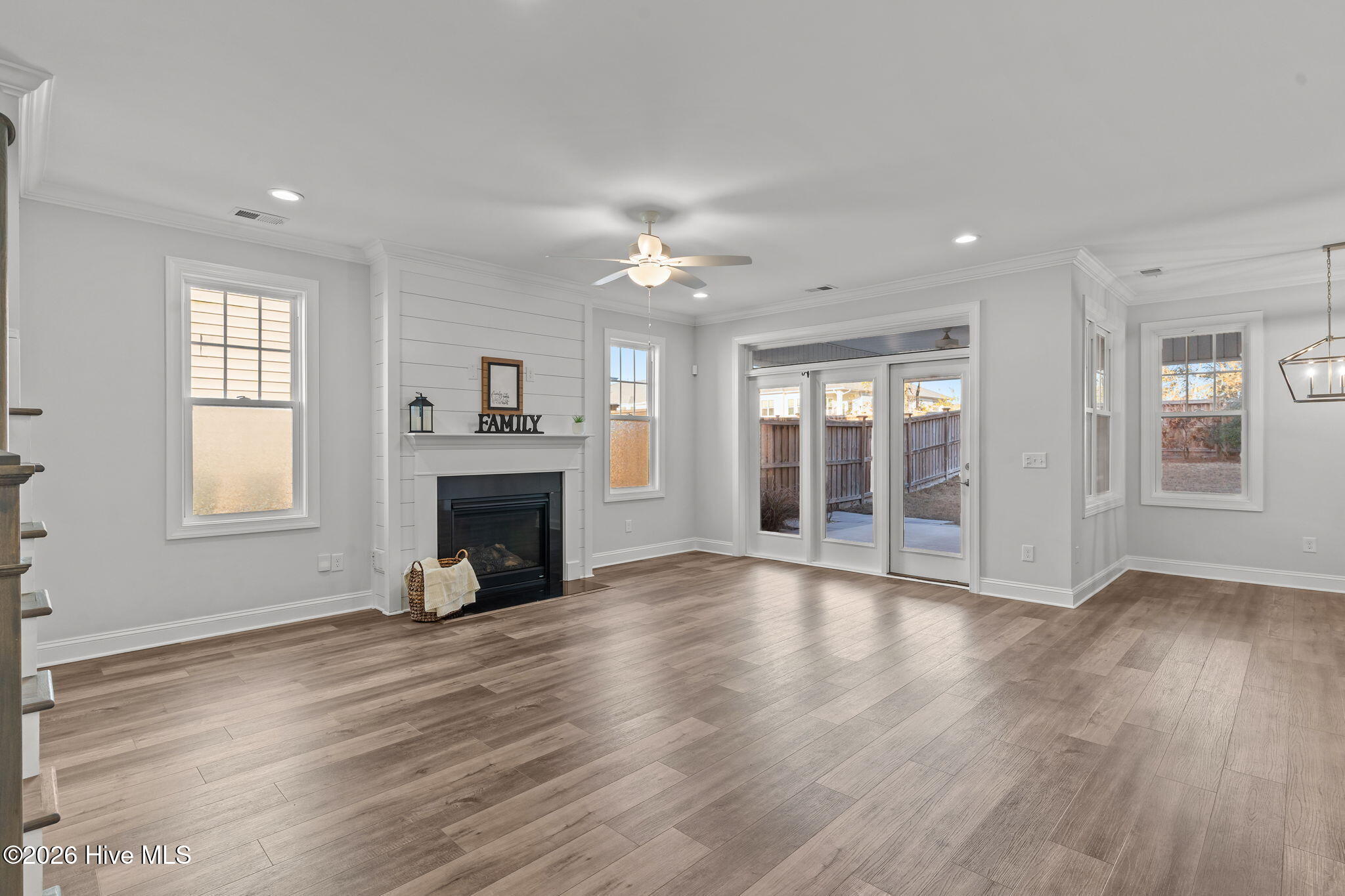 100548771 | Photo 14