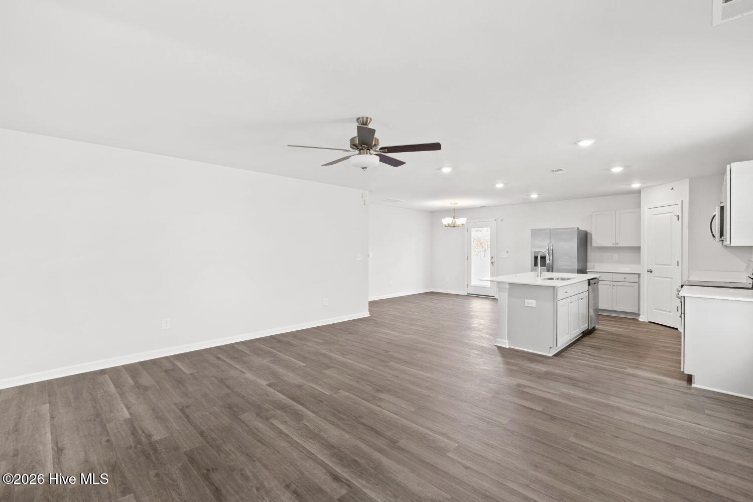 100535209 | Photo 12