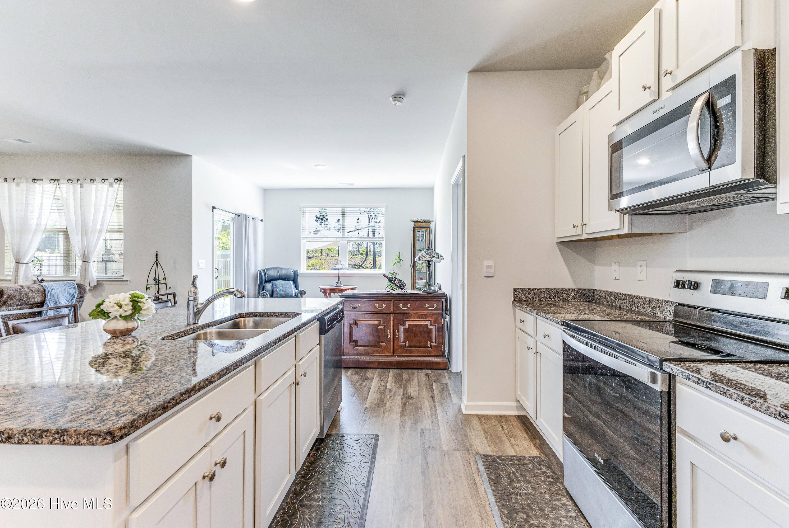 100566336 | Photo 16