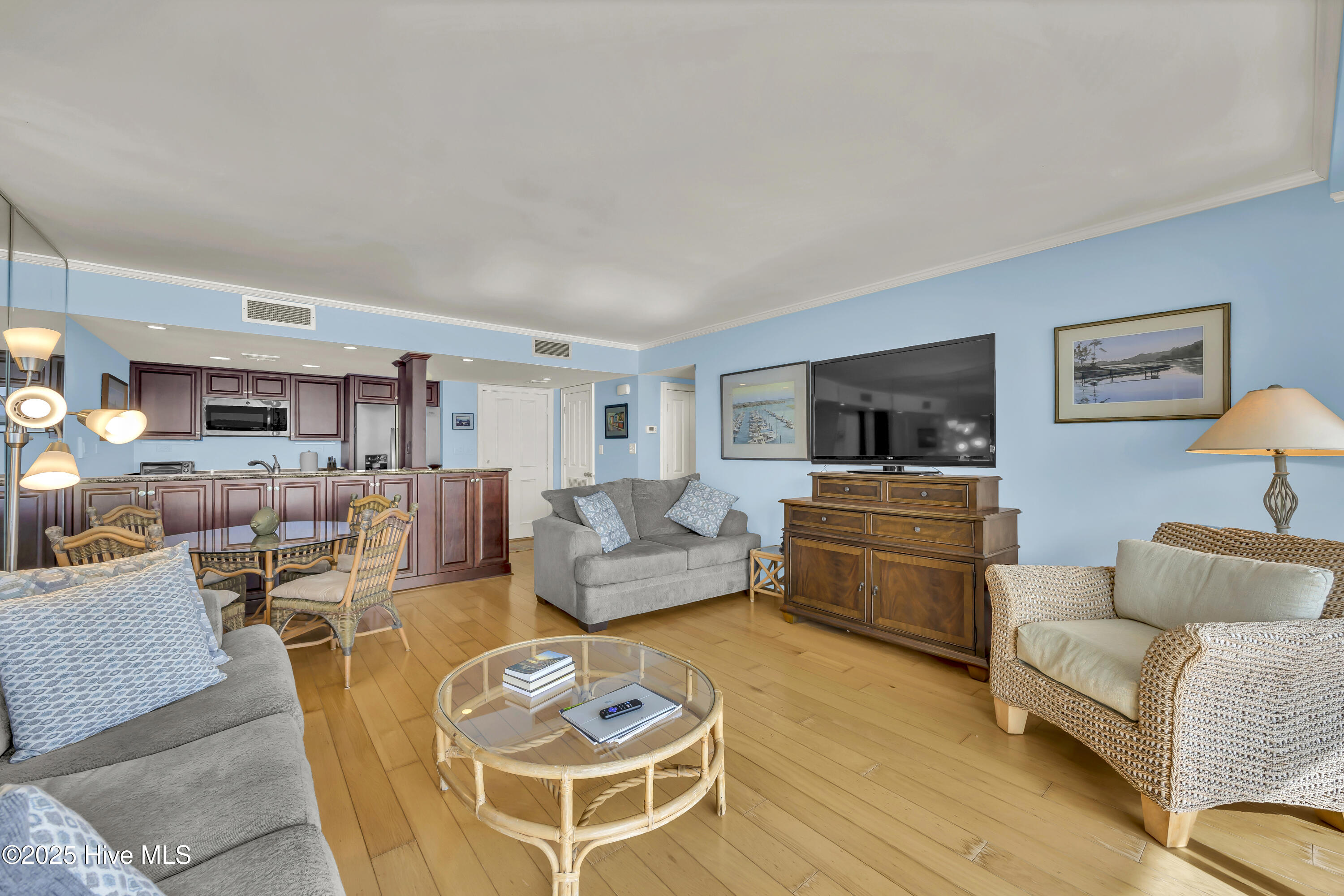 100549475 | Photo 38