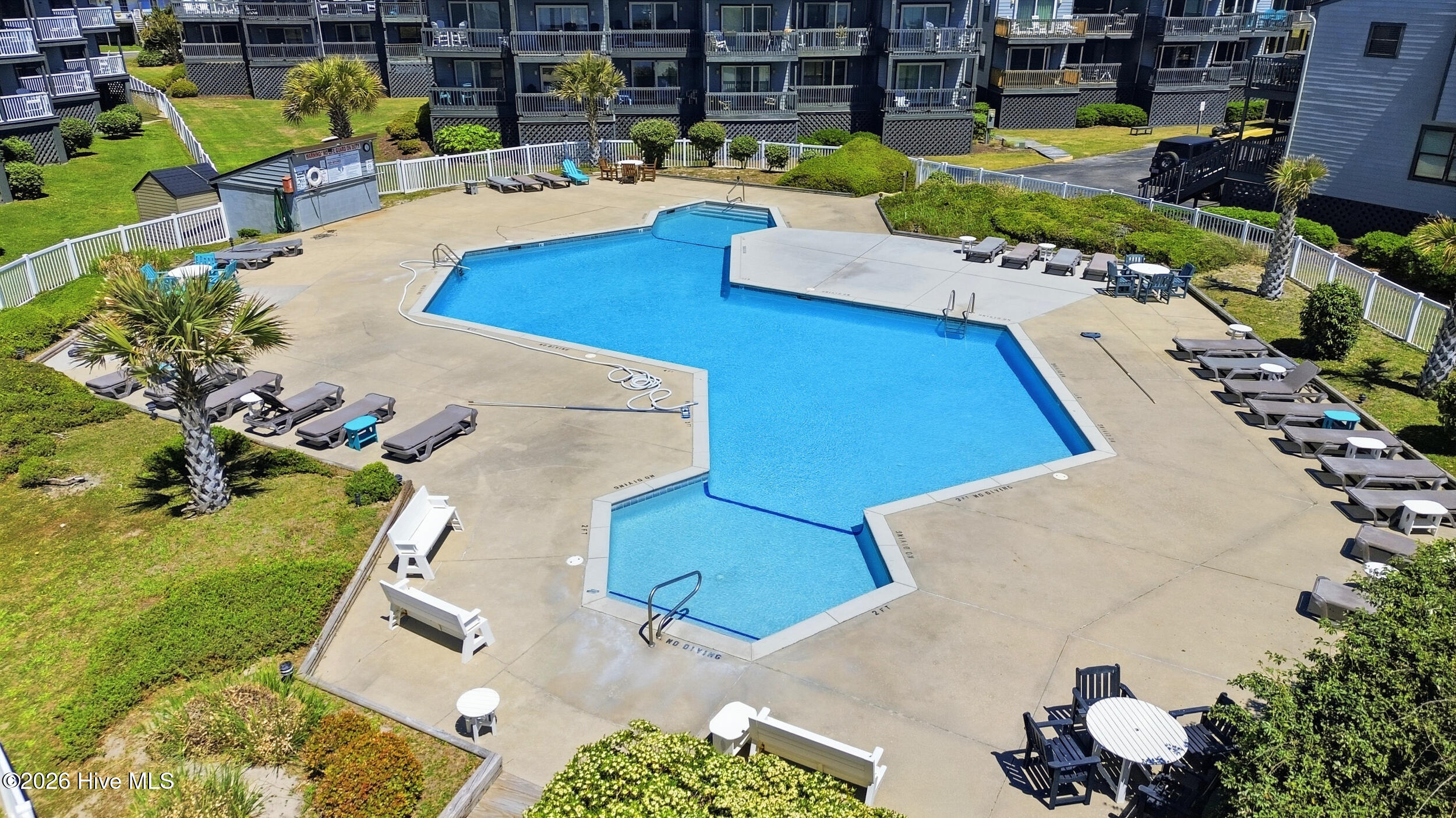 100569136 | Photo 35