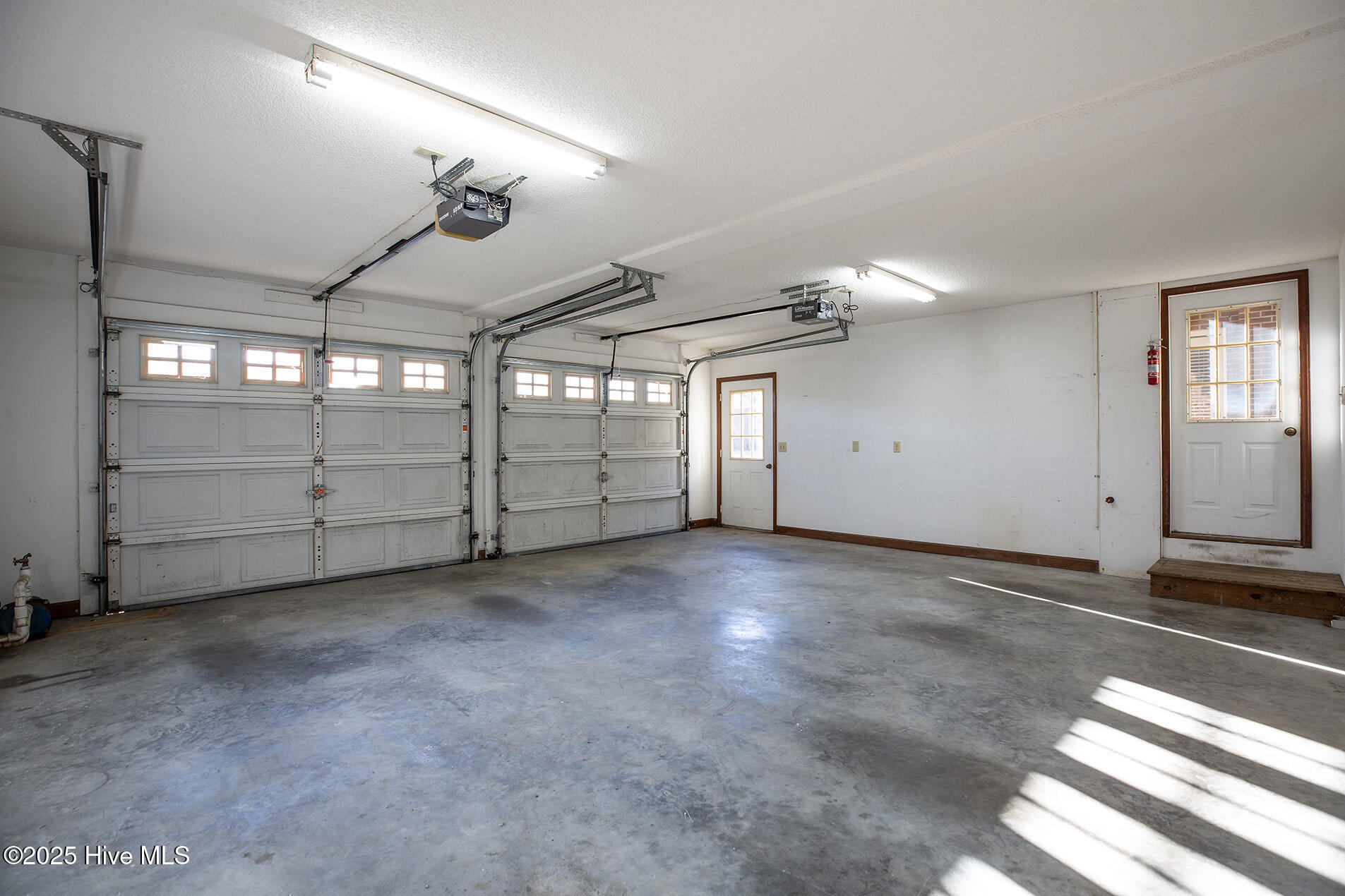 100541648 | Photo 61