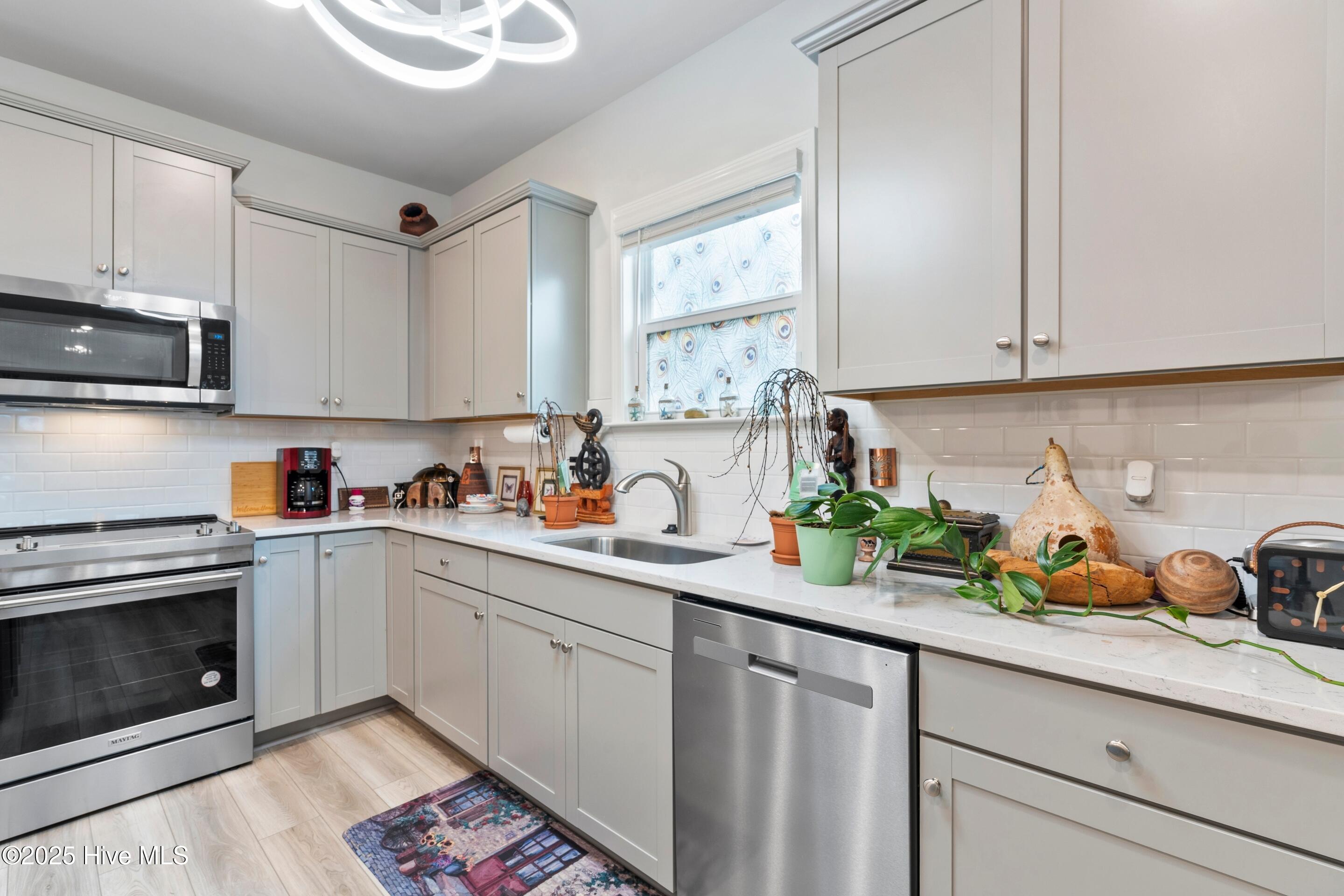 100559660 | Photo 18