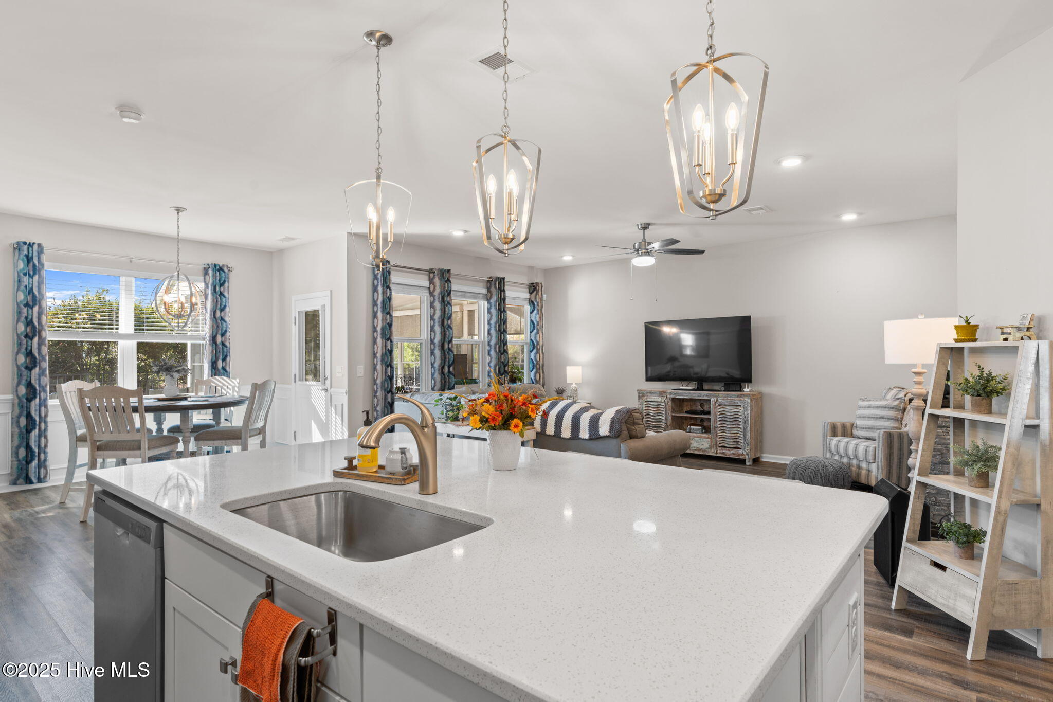 100535232 | Photo 13