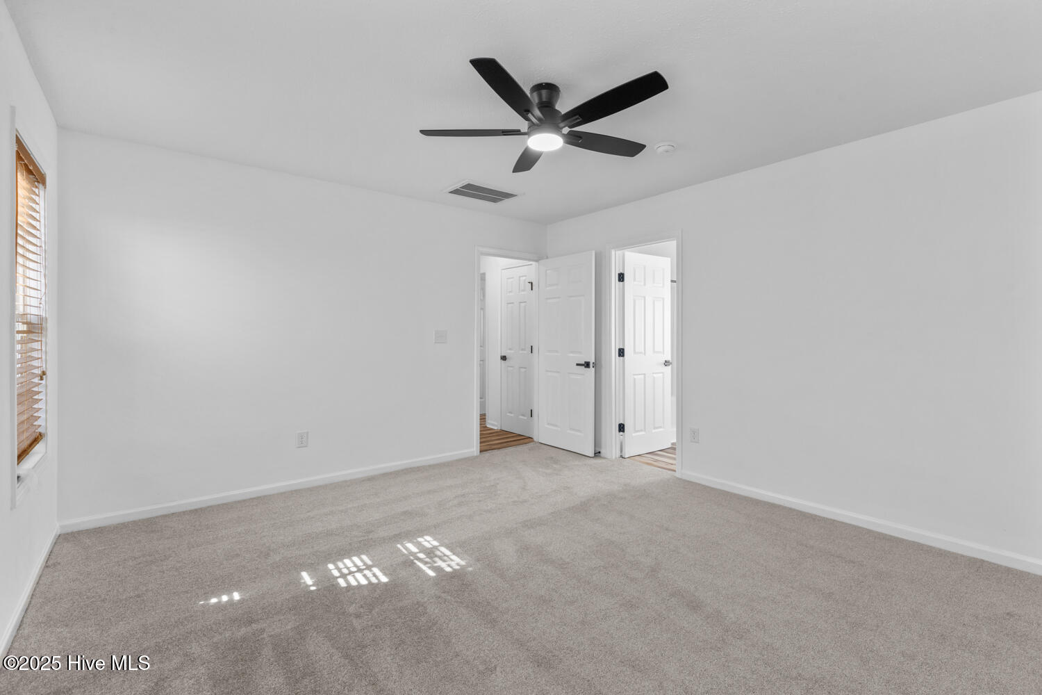 100536928 | Photo 19