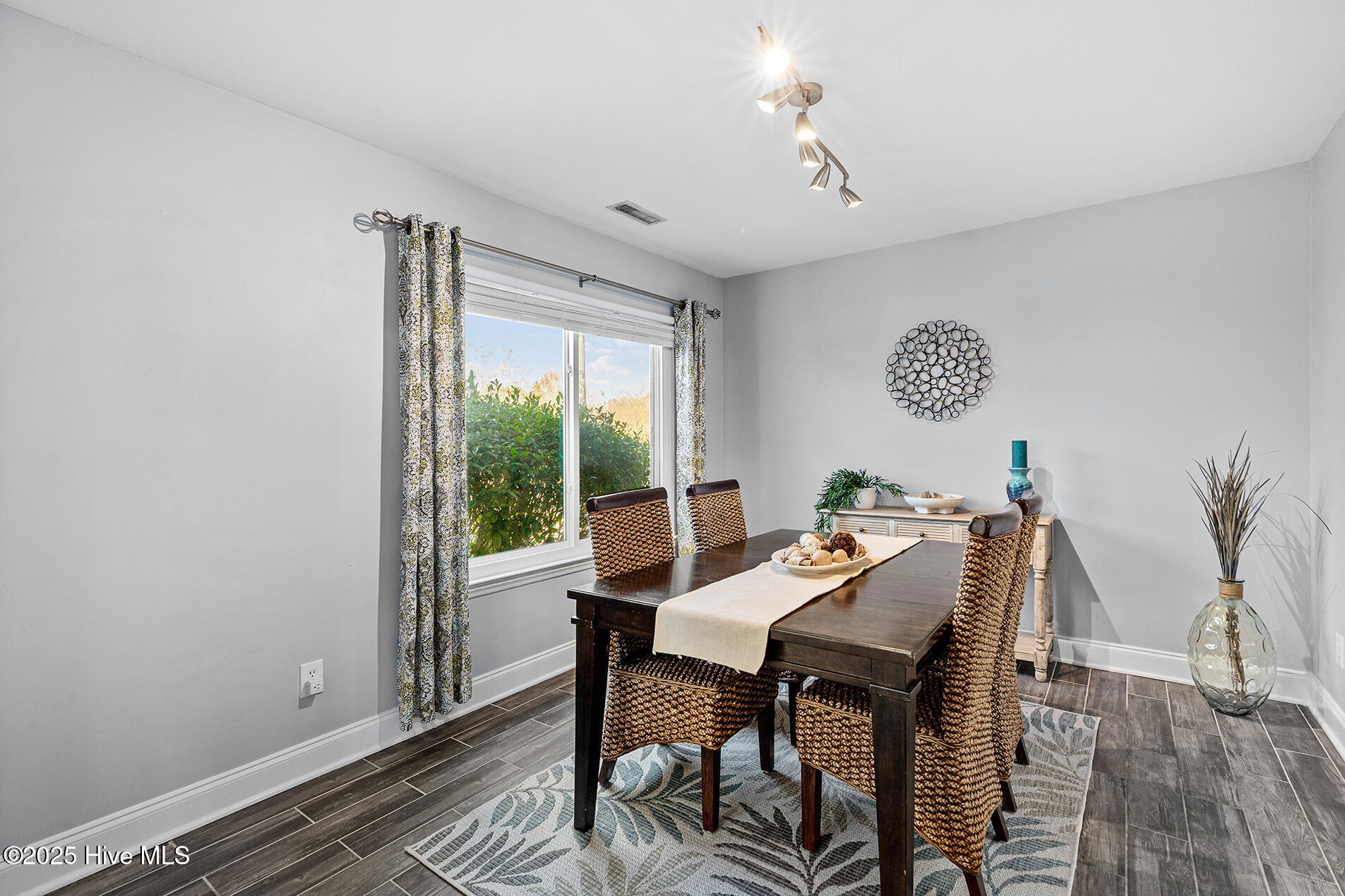 6701 Kestral Drive, Wilmington, NC 28409 – photo 18: IMG_1174