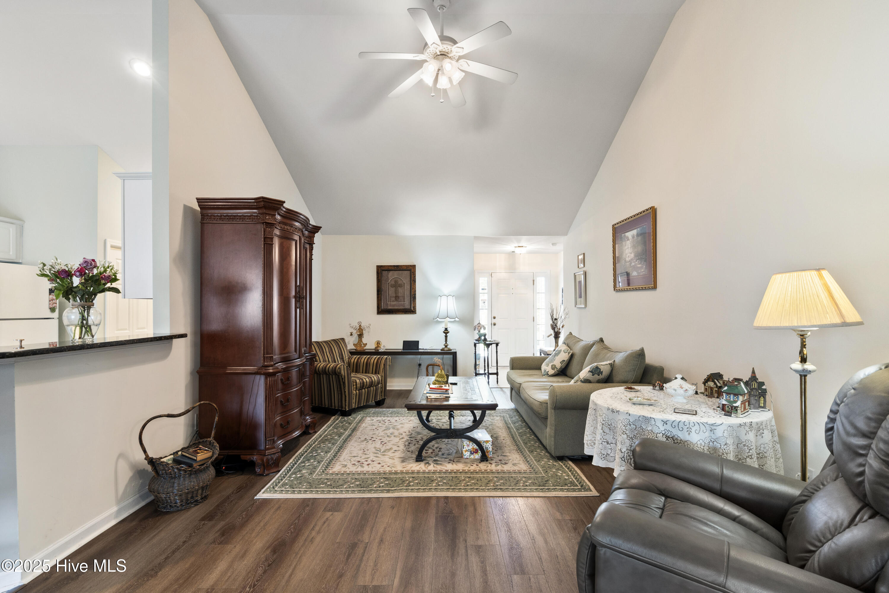 100521862 | Photo 25