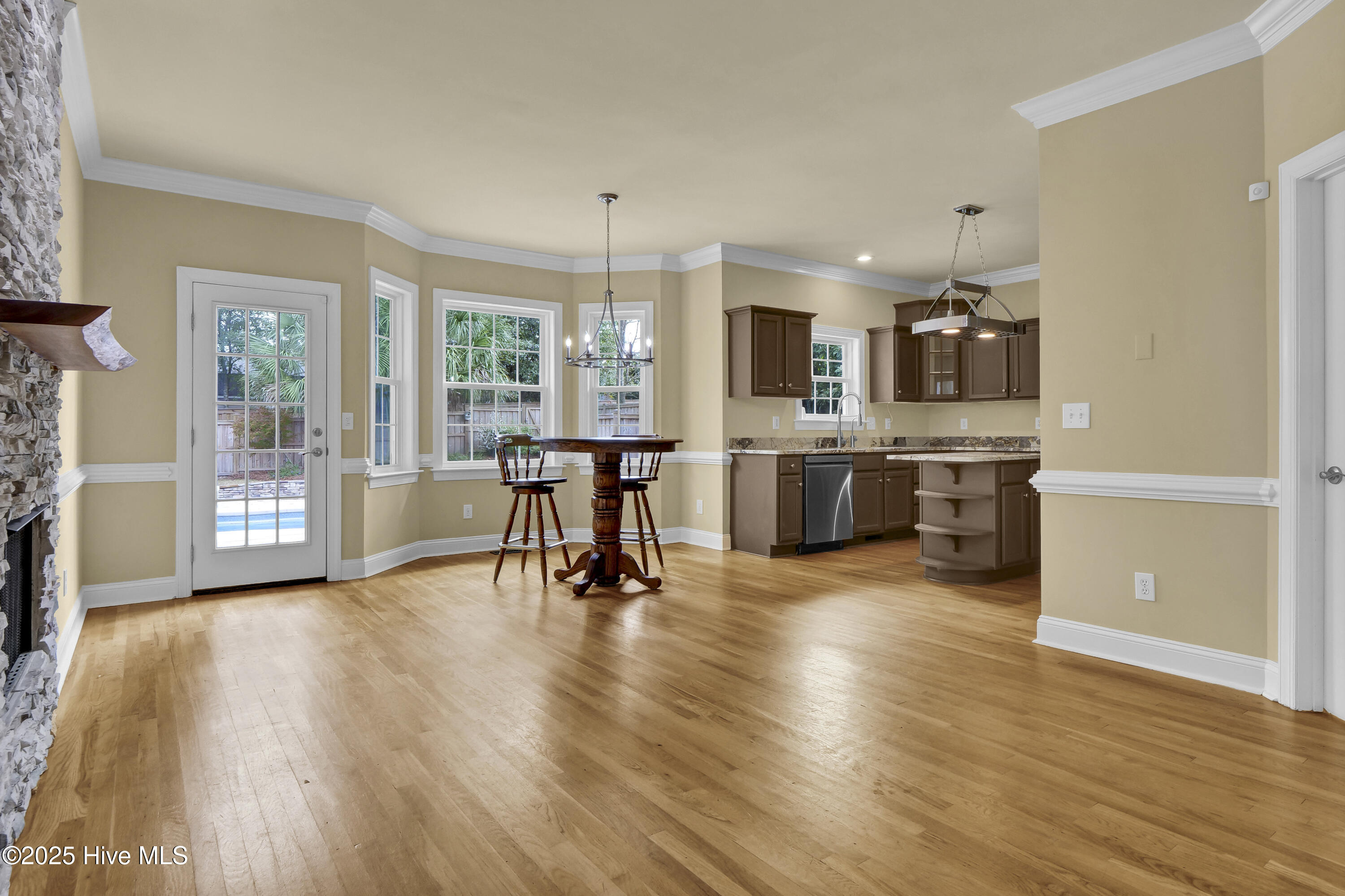 100543498 | Photo 14