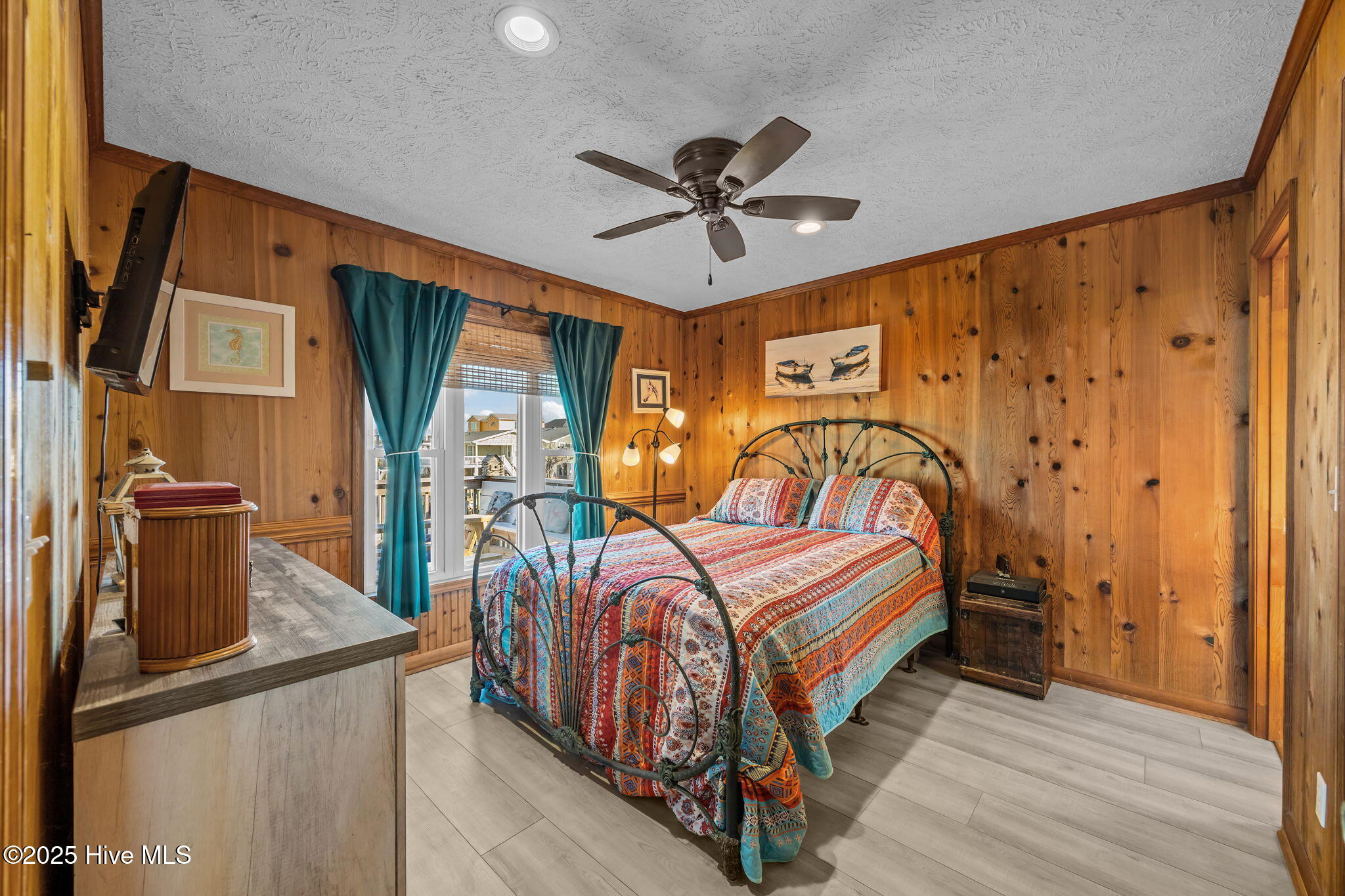 100545181 | Photo 25