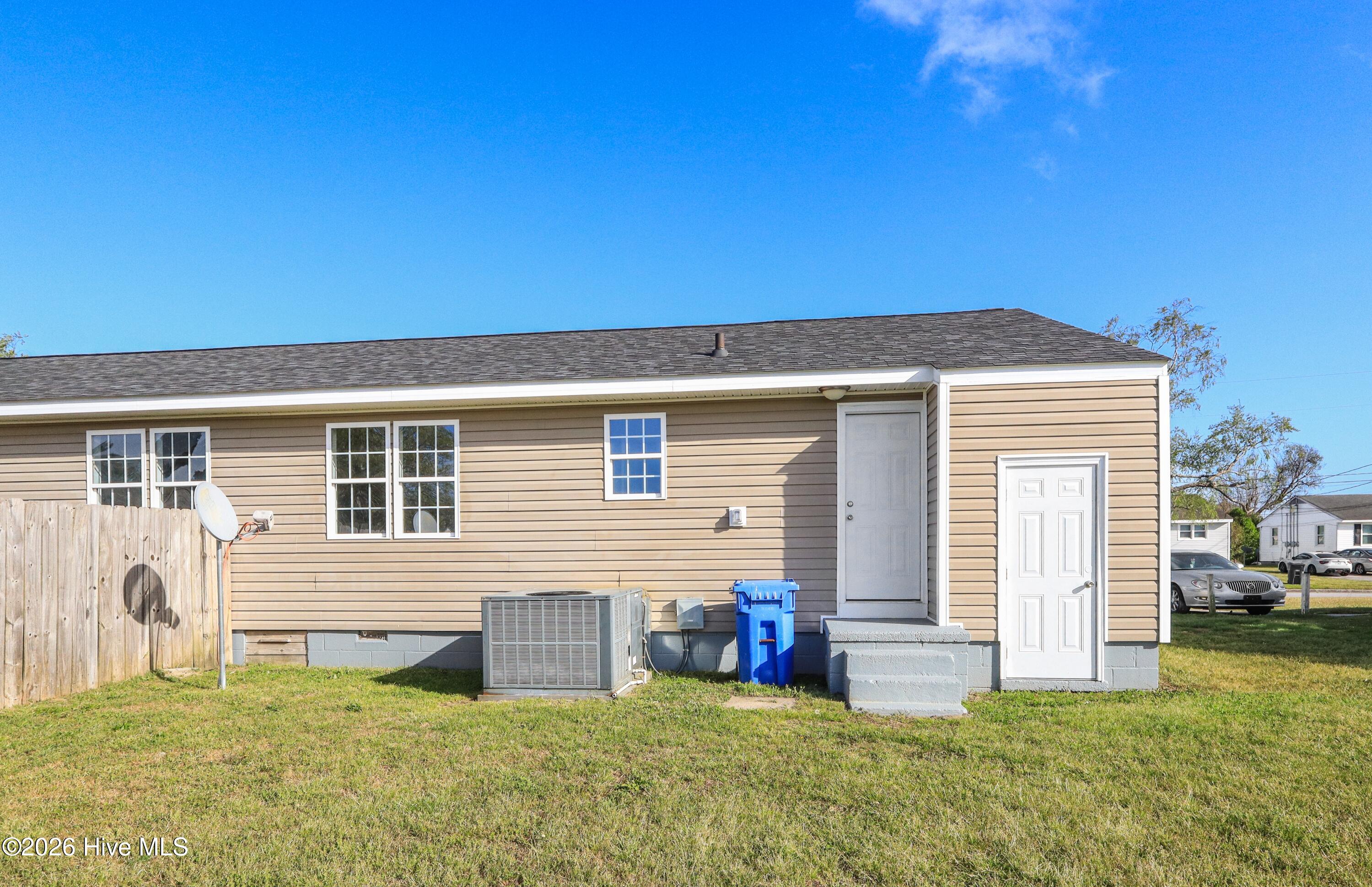 100563835 | Photo 39