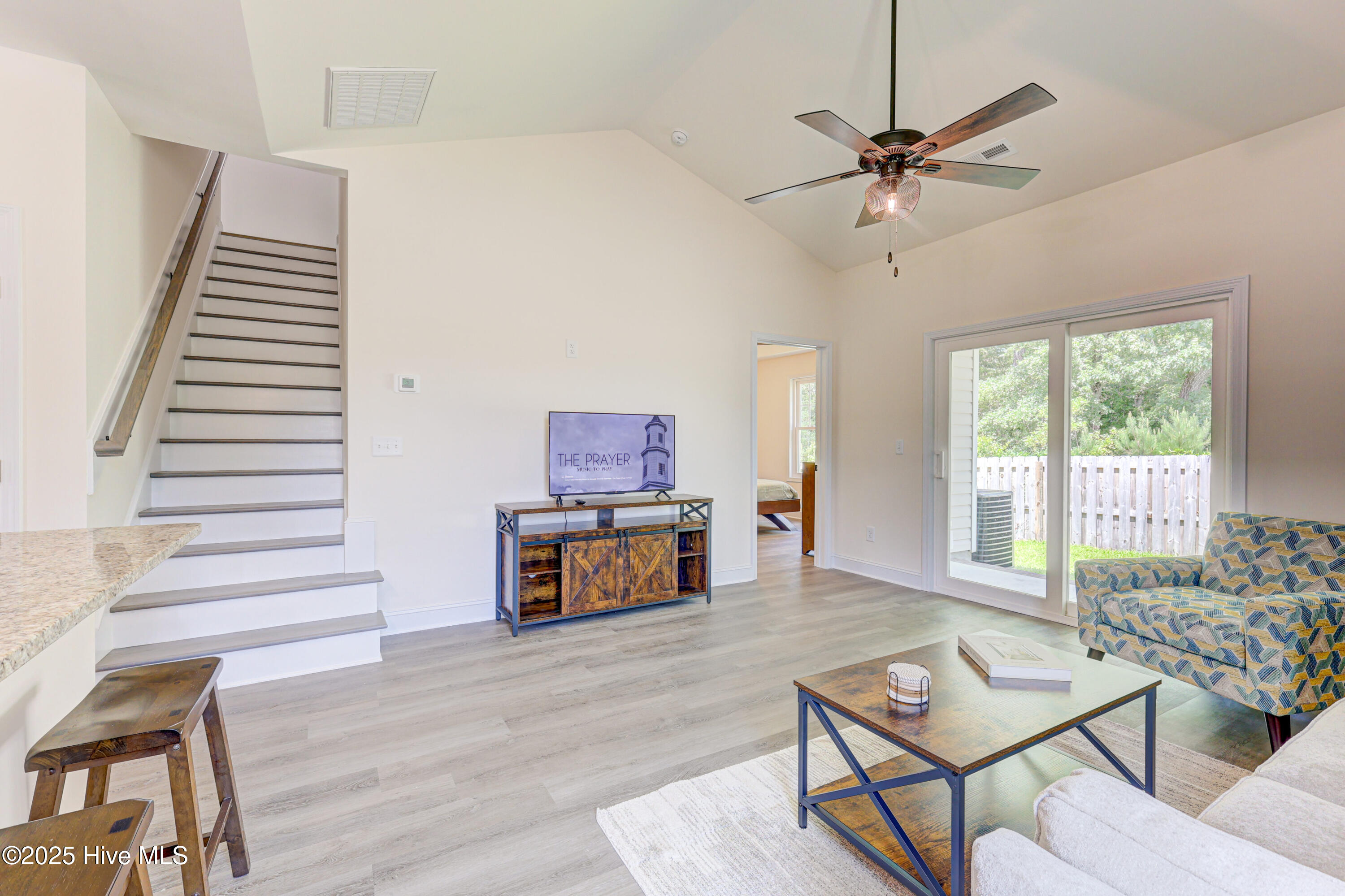 100515116 | Photo 17