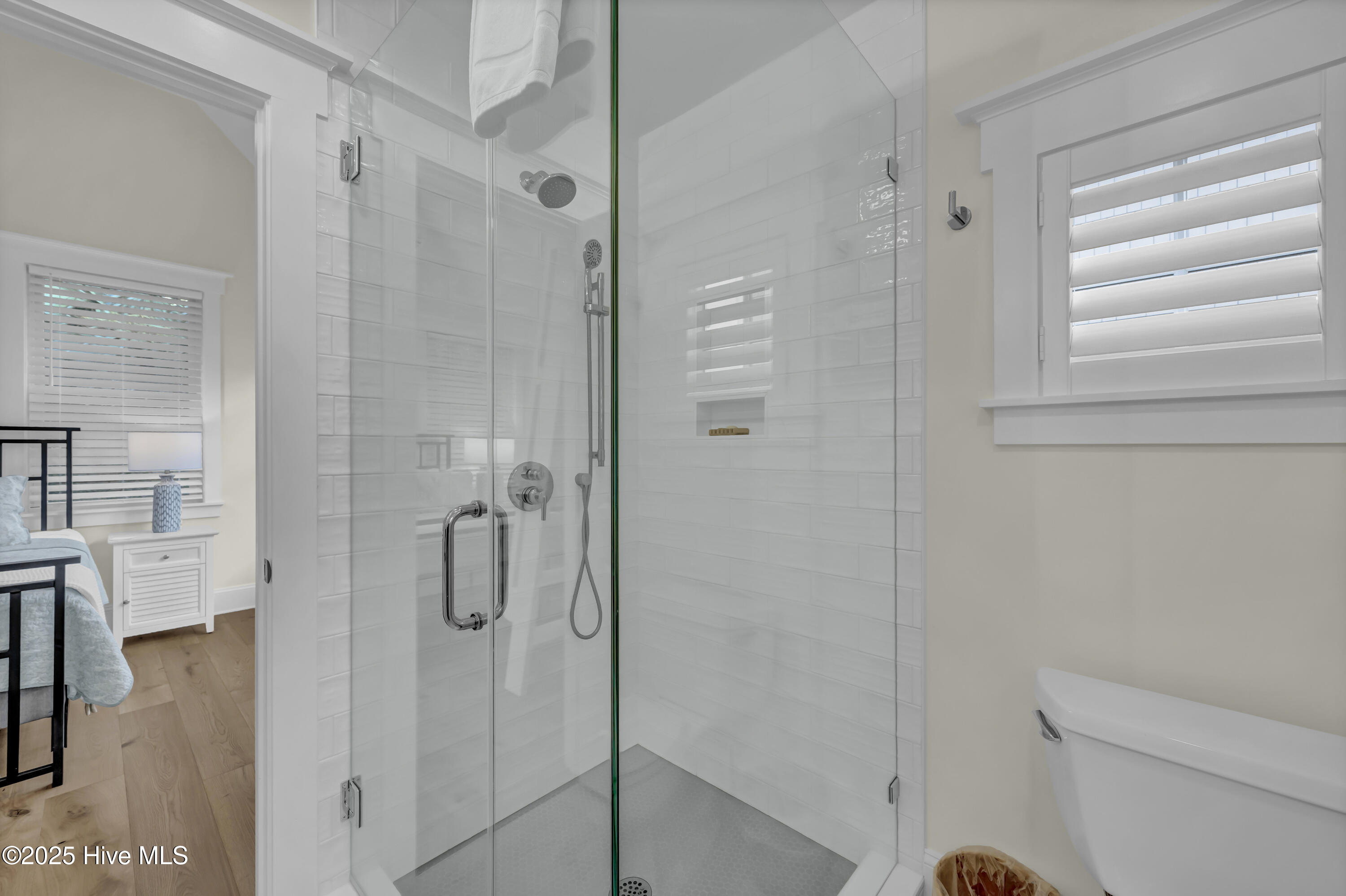 100534977 | Photo 43