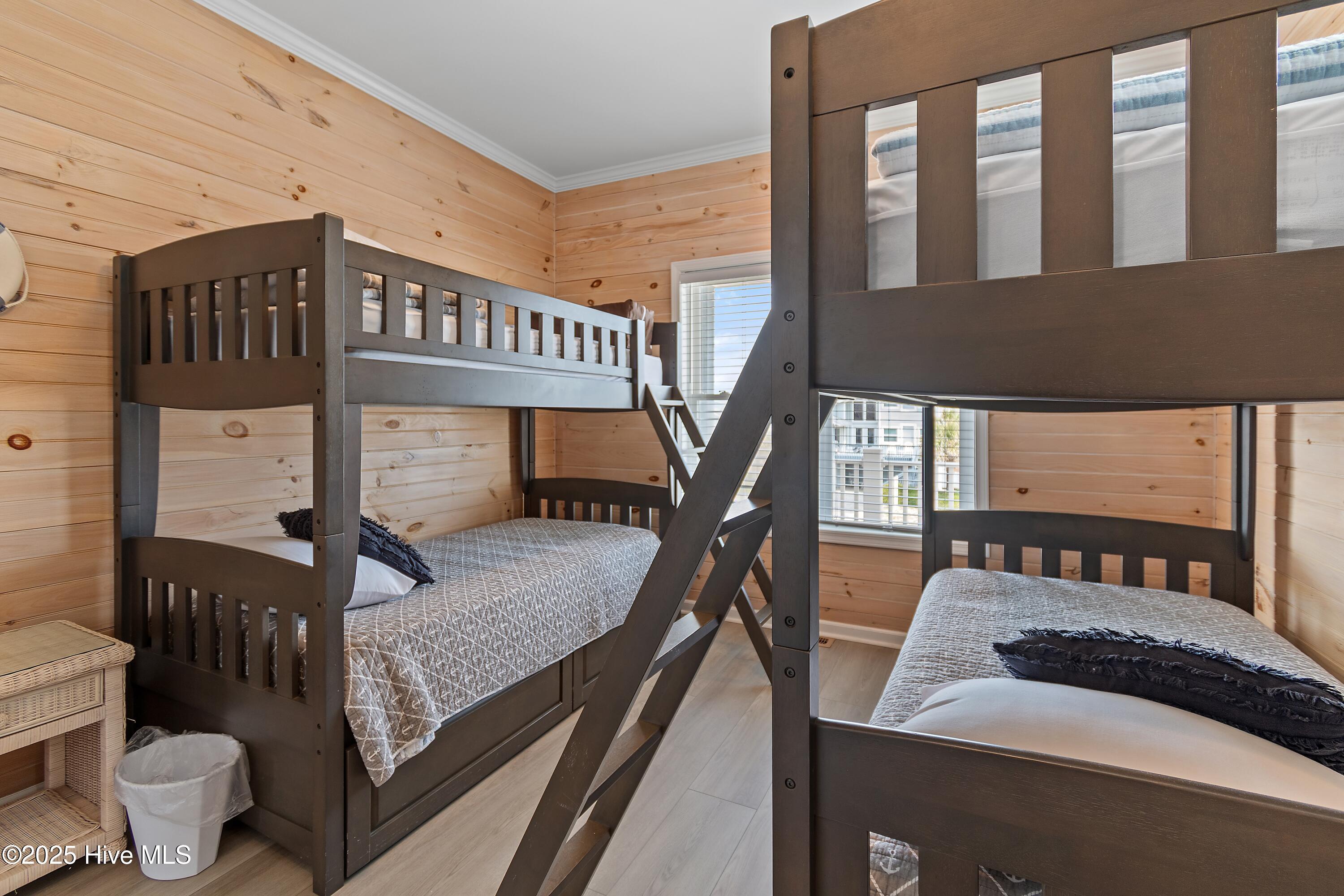 100554405 | Photo 25