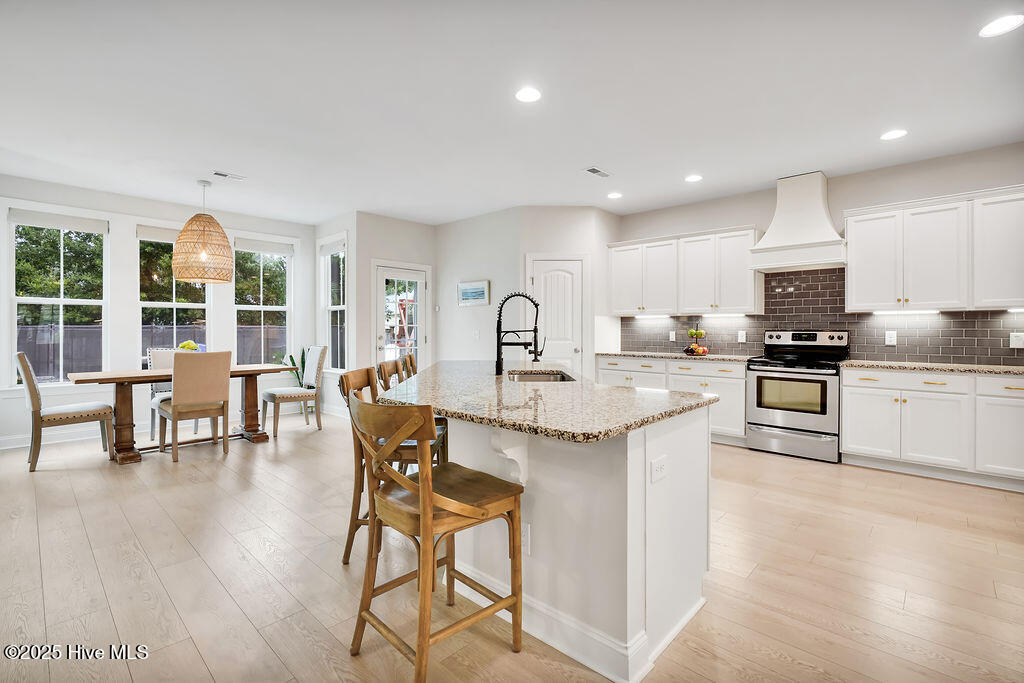 100536880 | Photo 11