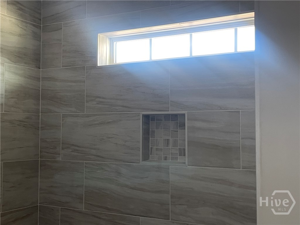 6' Tiled Shower with 12