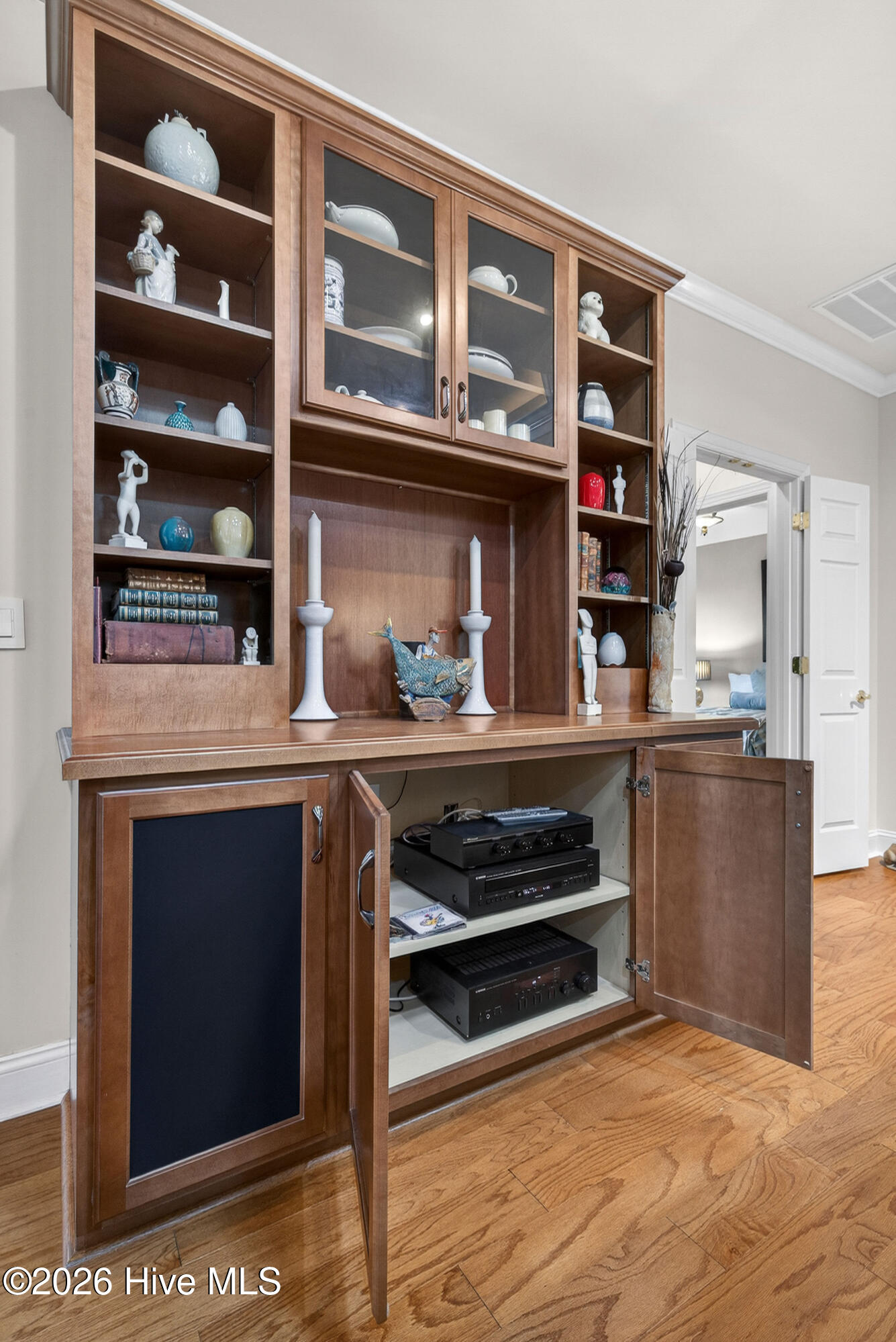 100565990 | Photo 36