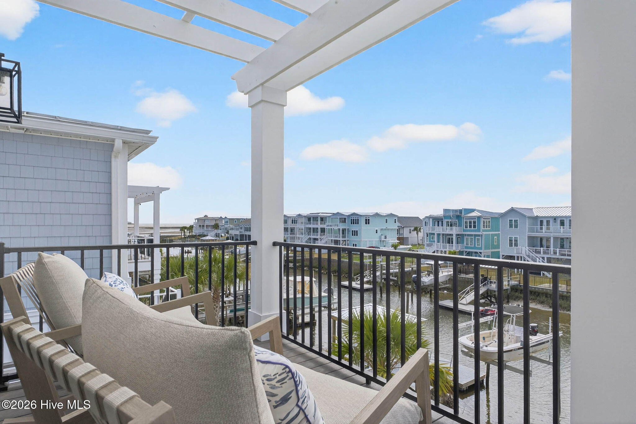 100561334 | Photo 25