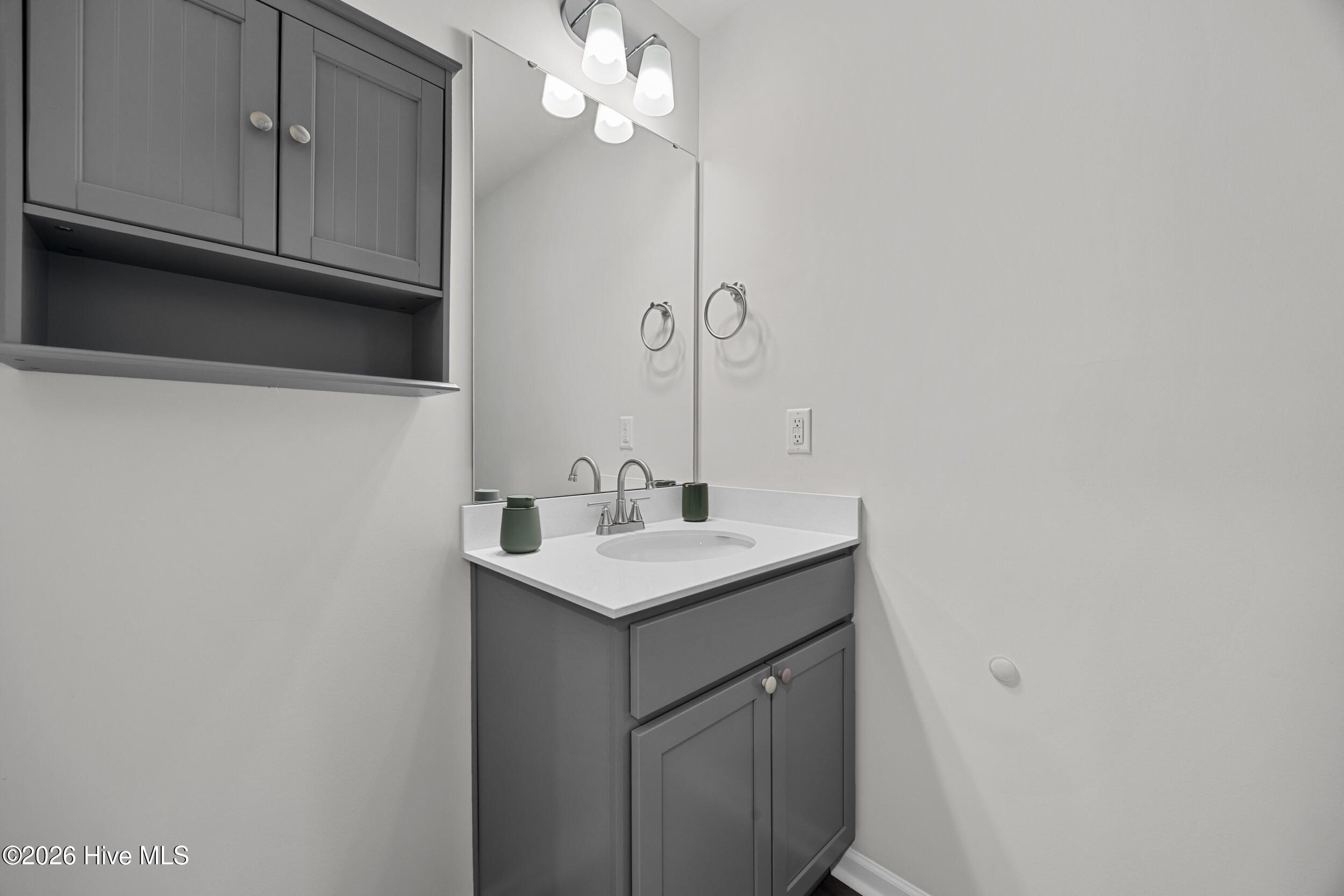 100561972 | Photo 33