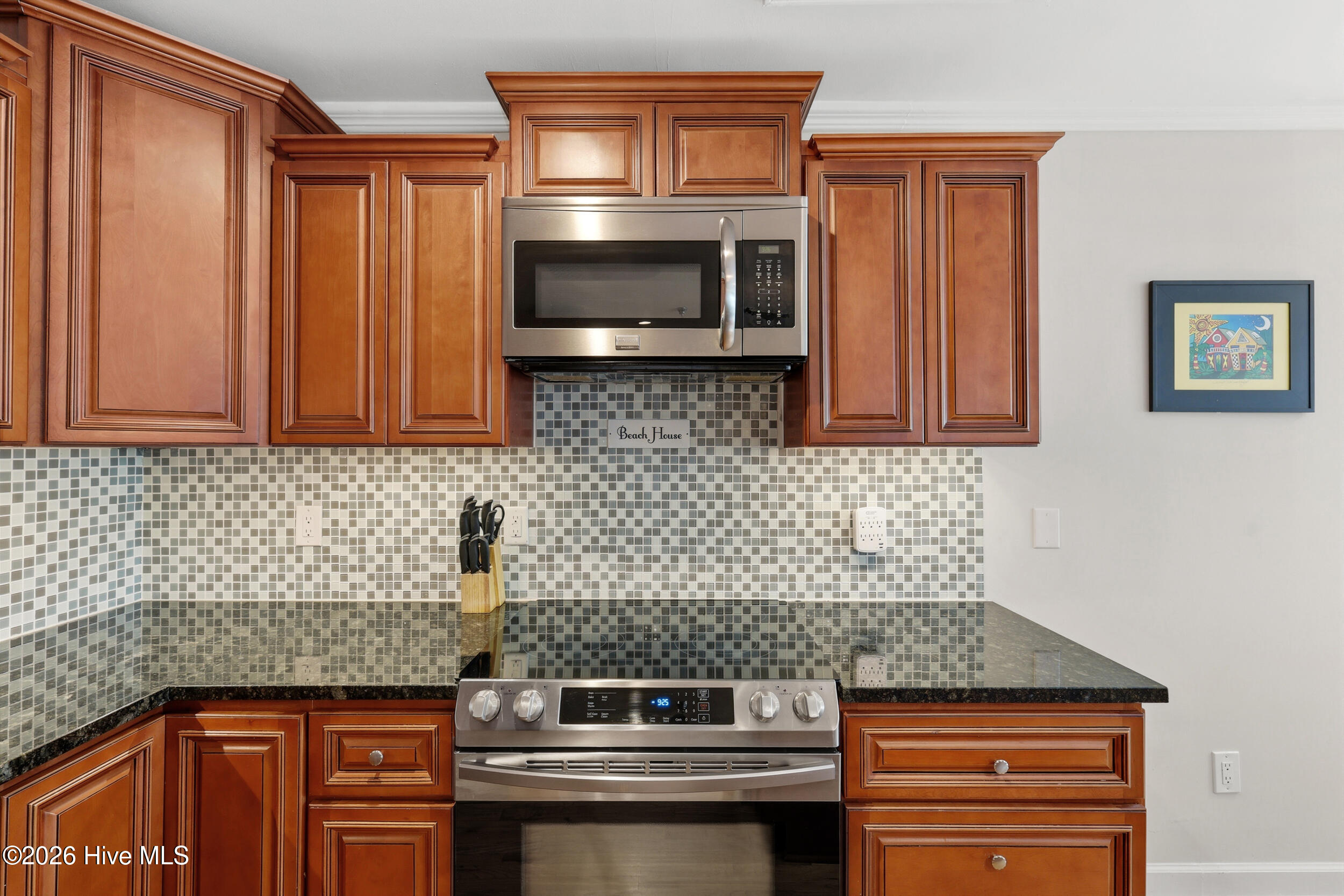 100569323 | Photo 13