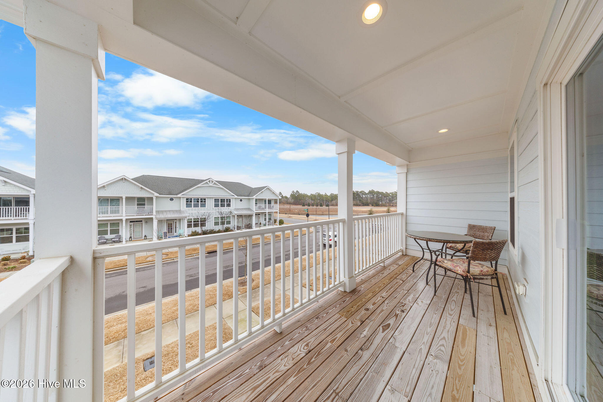 100553298 | Photo 25