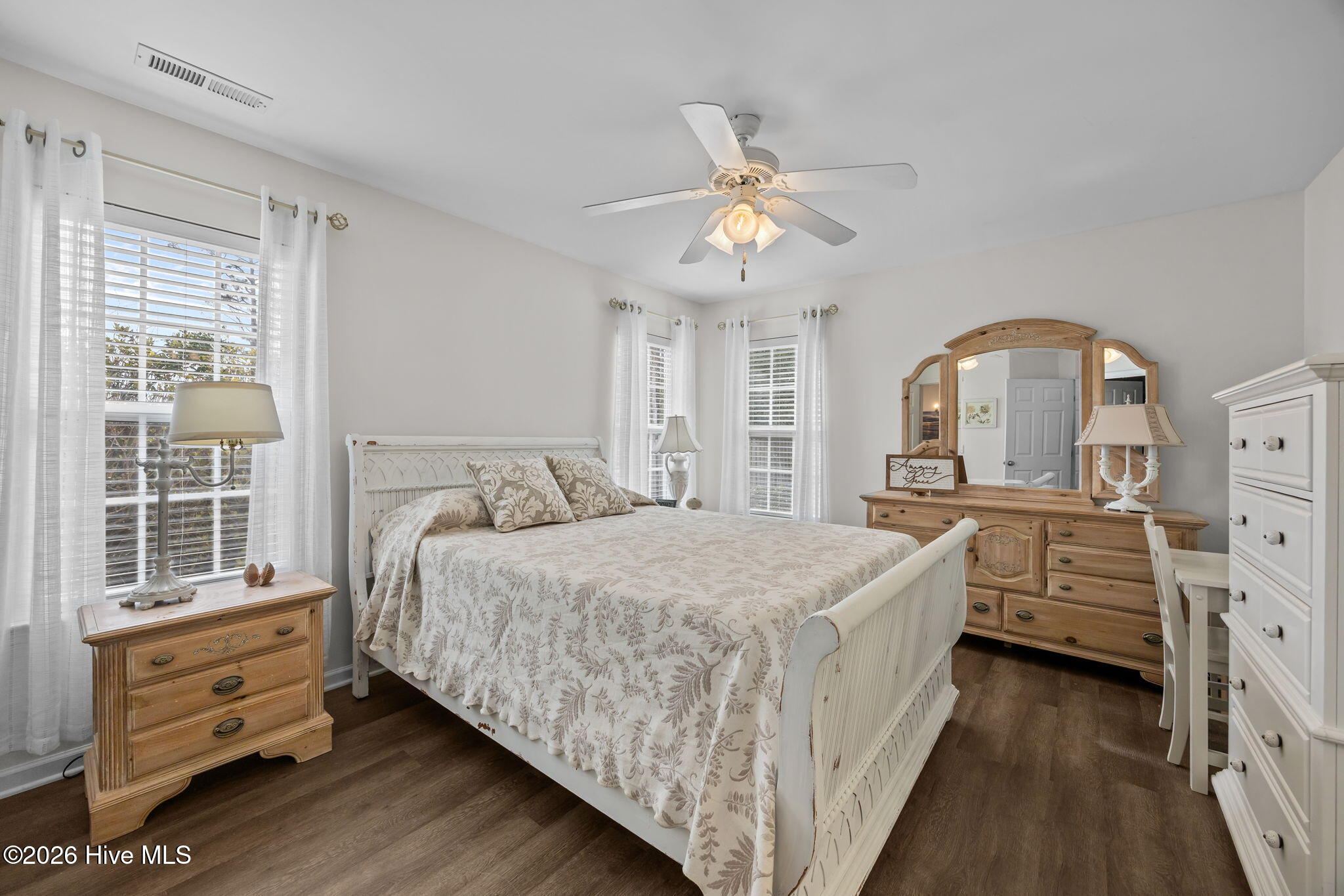 100557016 | Photo 13