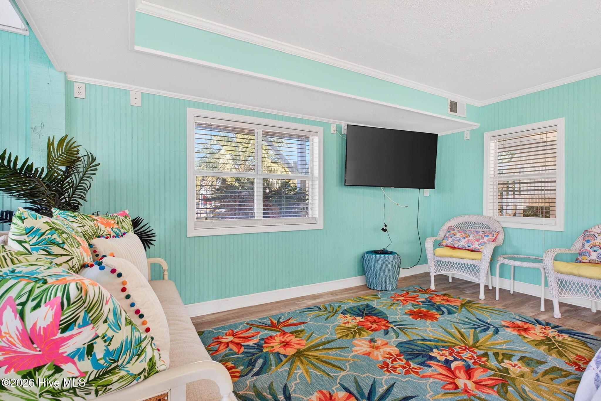 100564283 | Photo 40