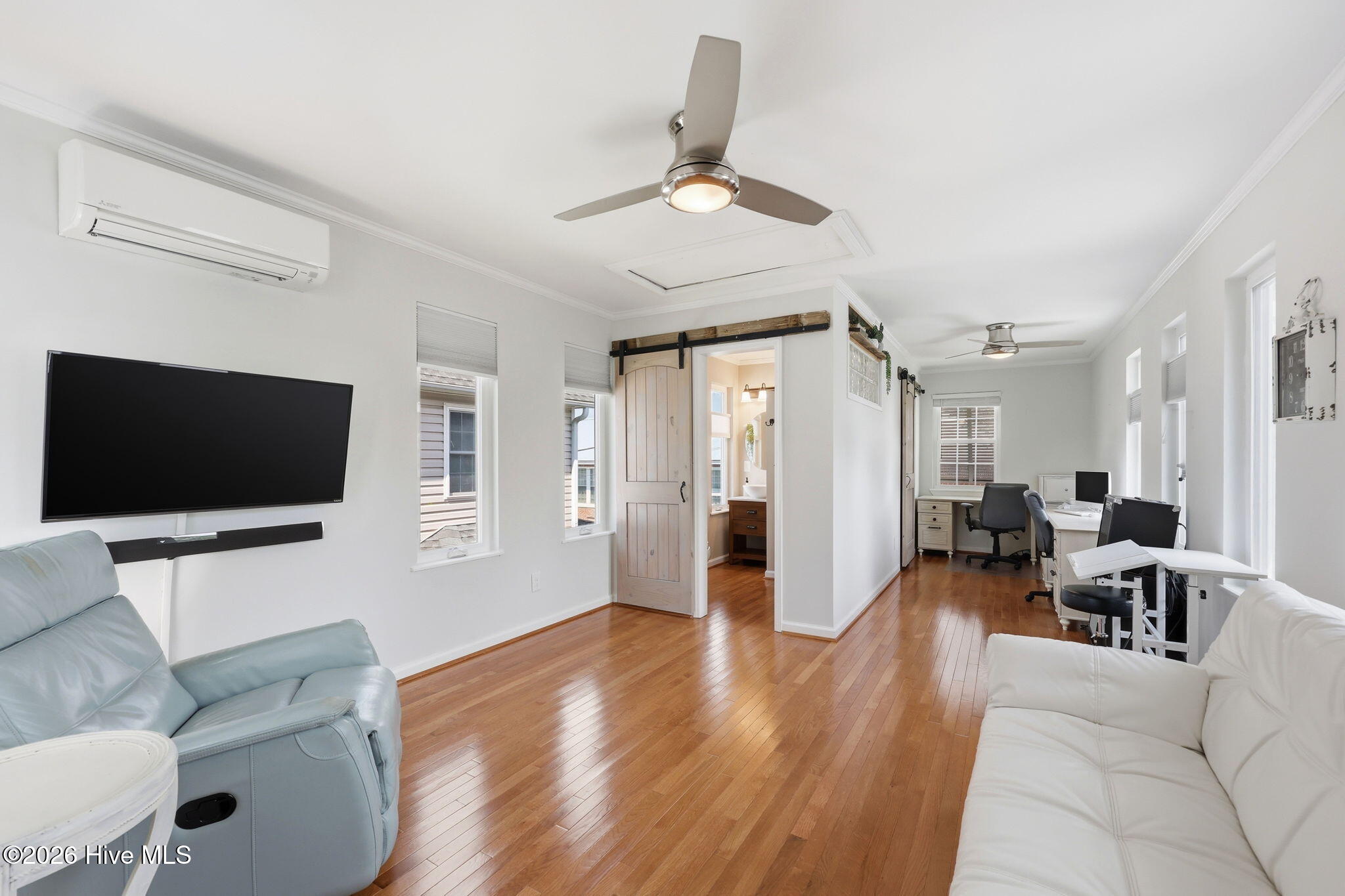 44-web-or-mls-105 S Webb St 087