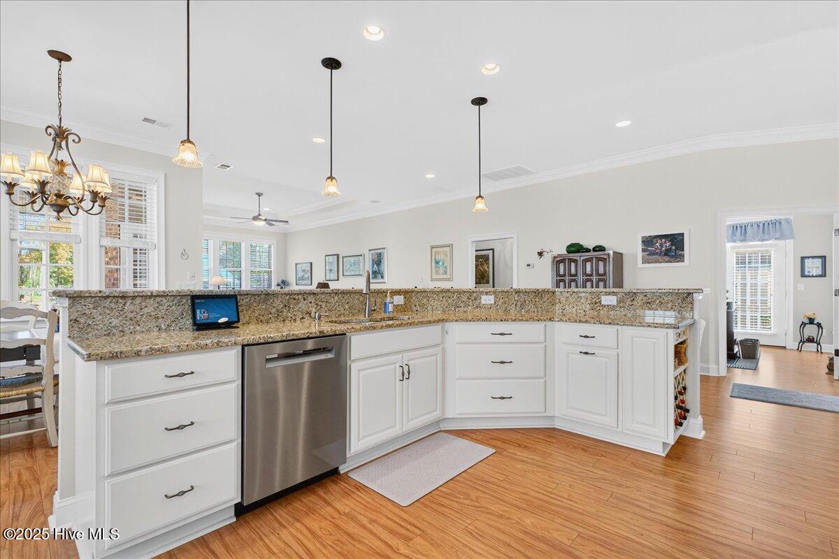 100540380 | Photo 22