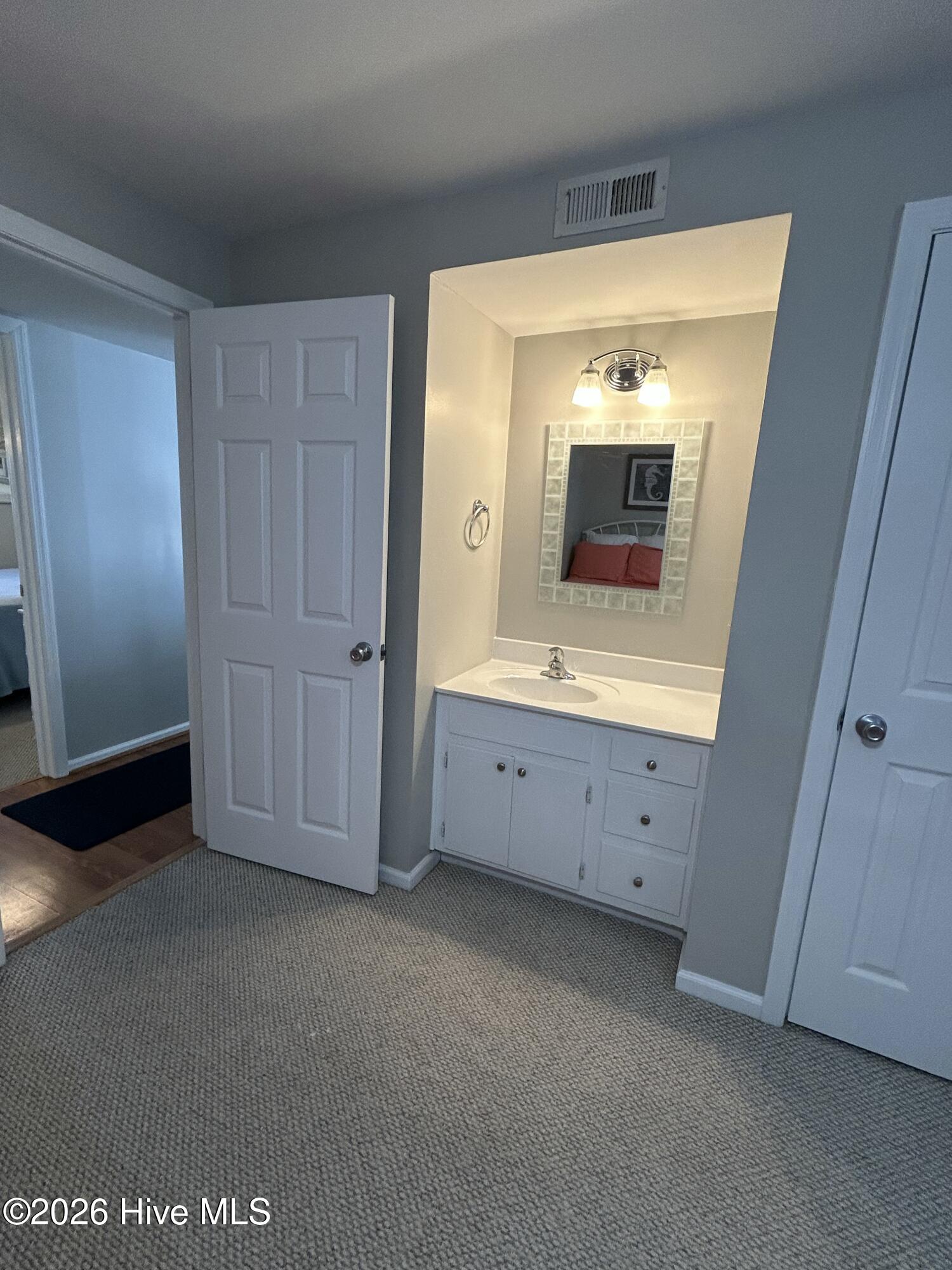 100560284 | Photo 25