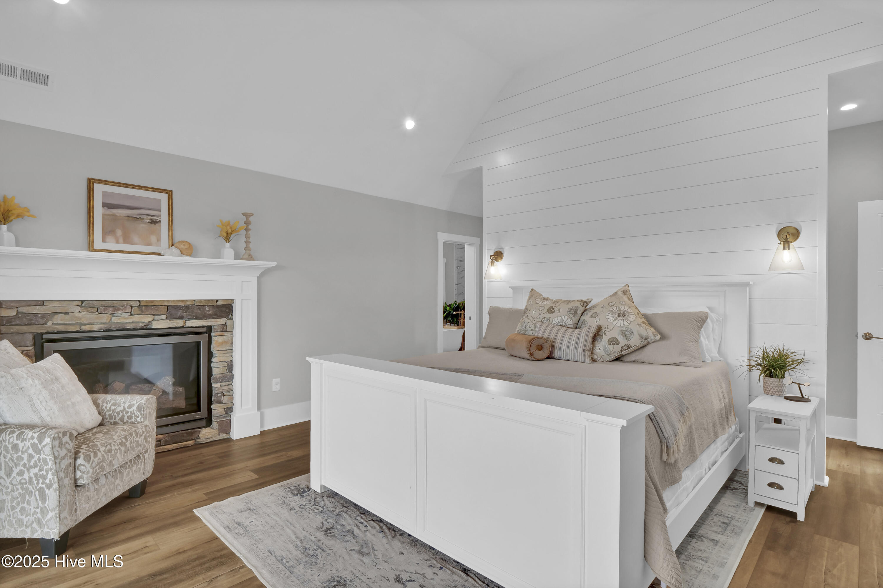 100534317 | Photo 30