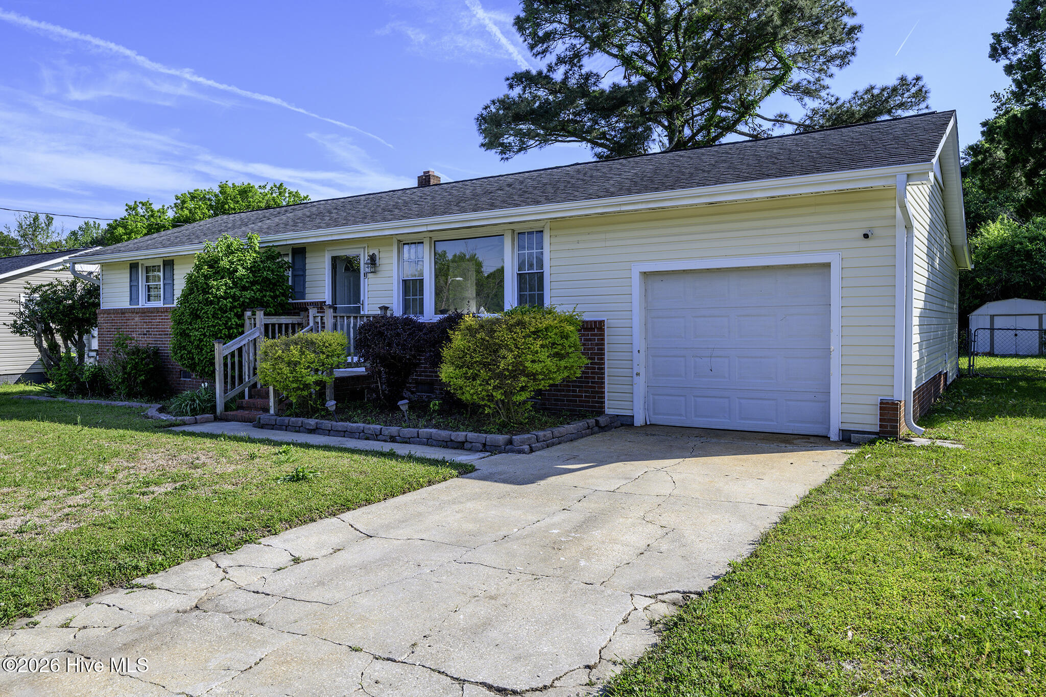 100567518 | Photo 24