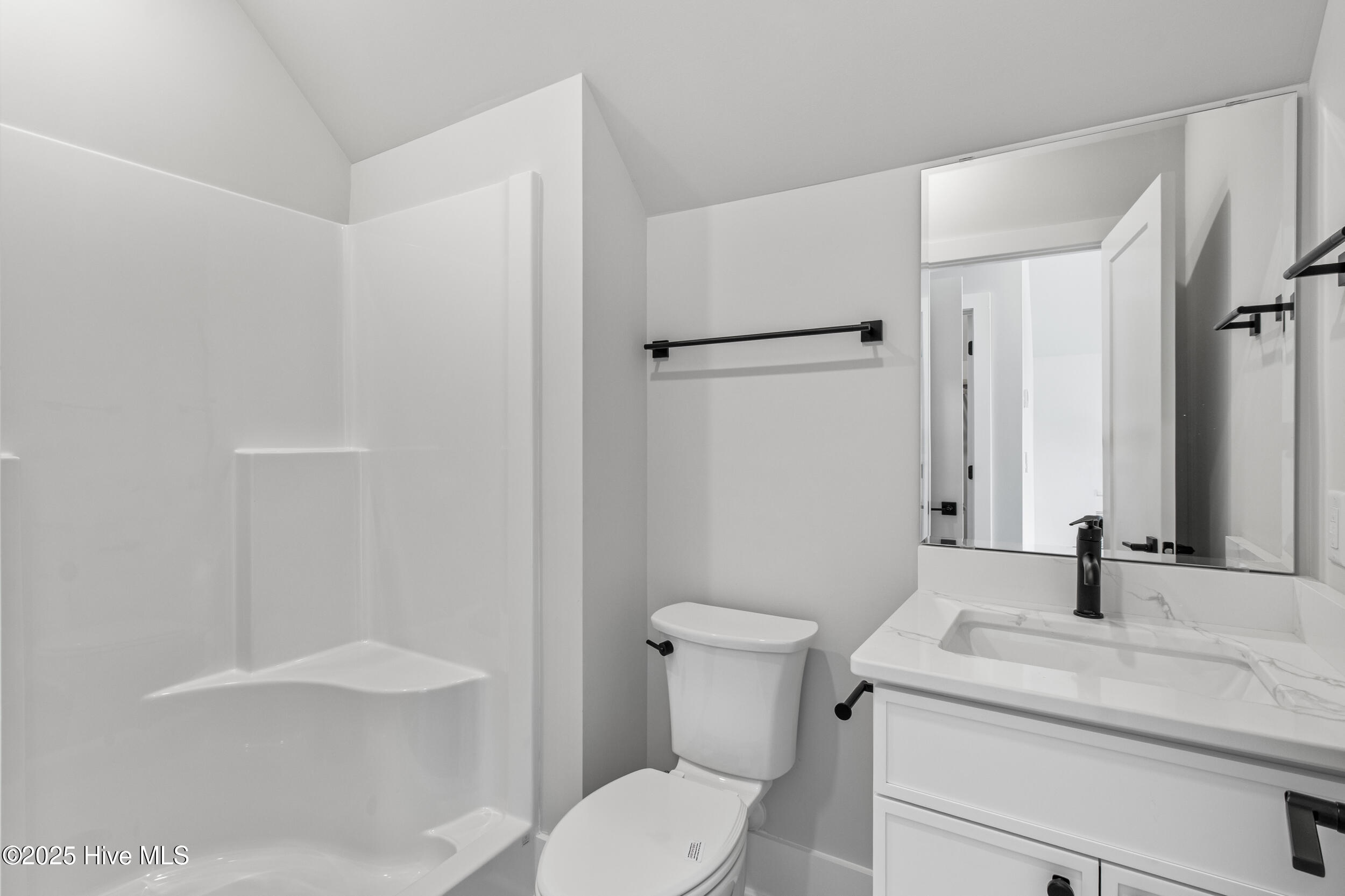 Full bath in the bonus room